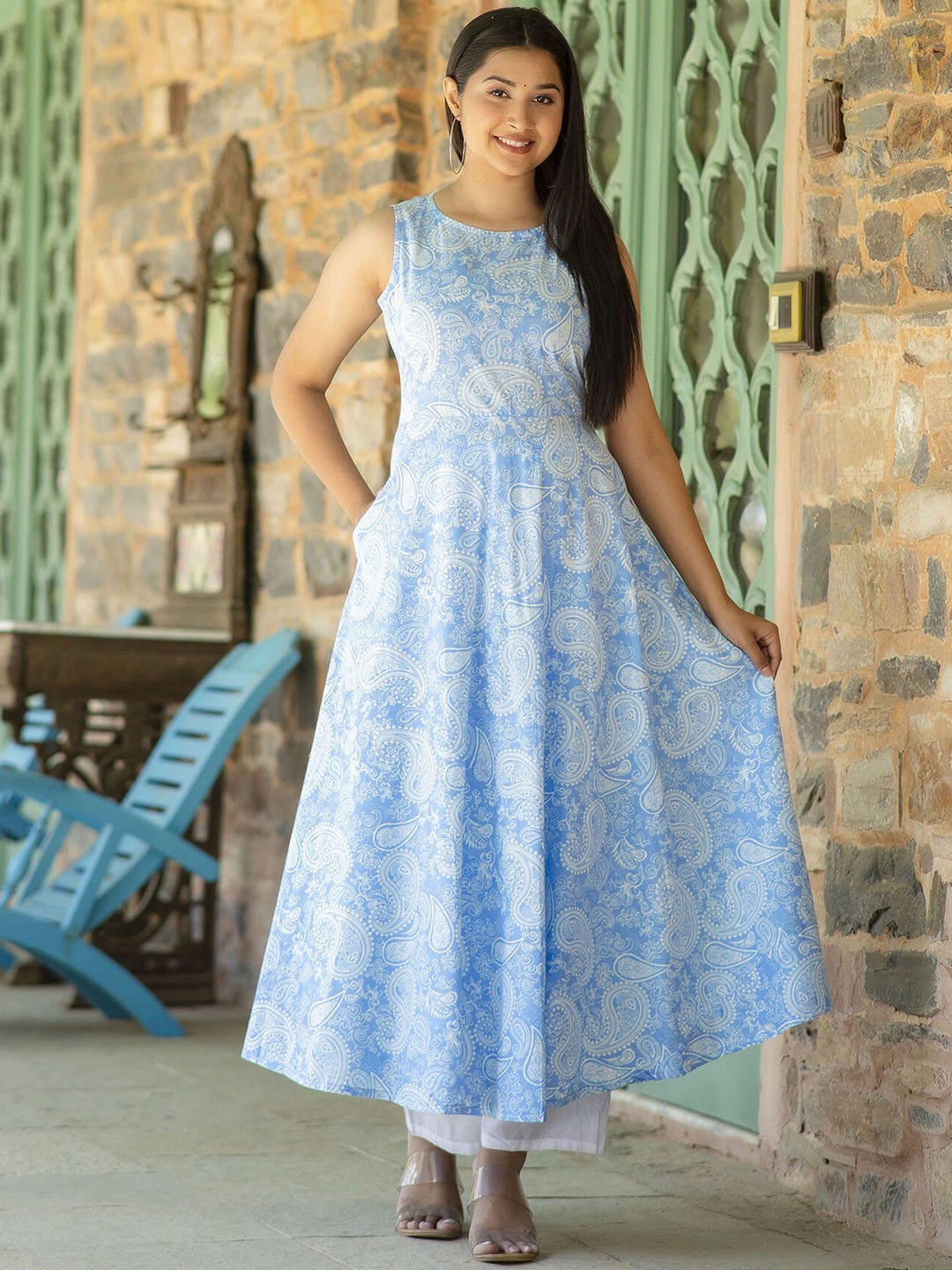 

Nayo Paisley Printed Sleeveless Anarkali Kurta, Blue