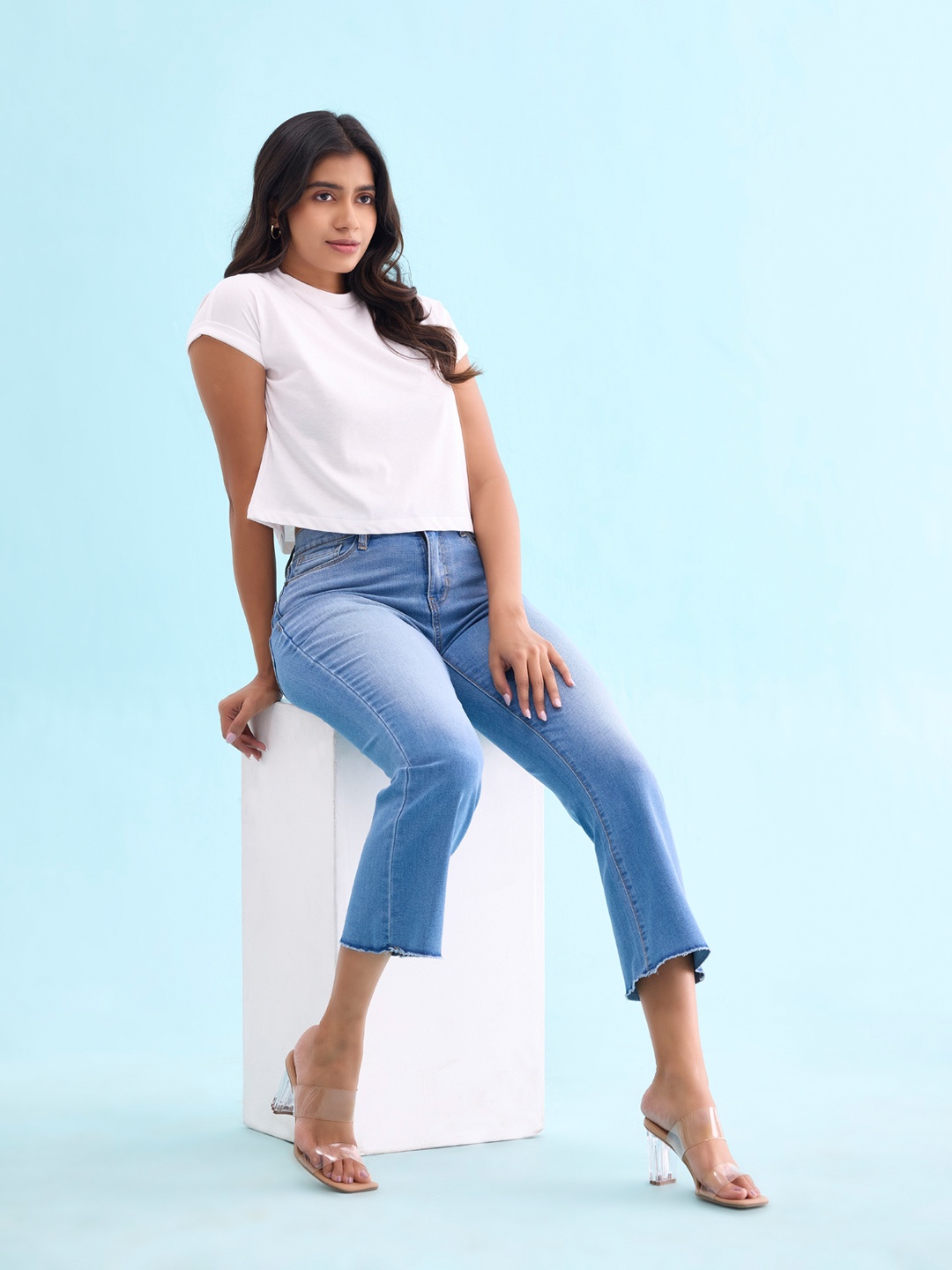 

Go Colors Women Slim Fit Clean Look Cropped Heavy Fade Jeans, Blue