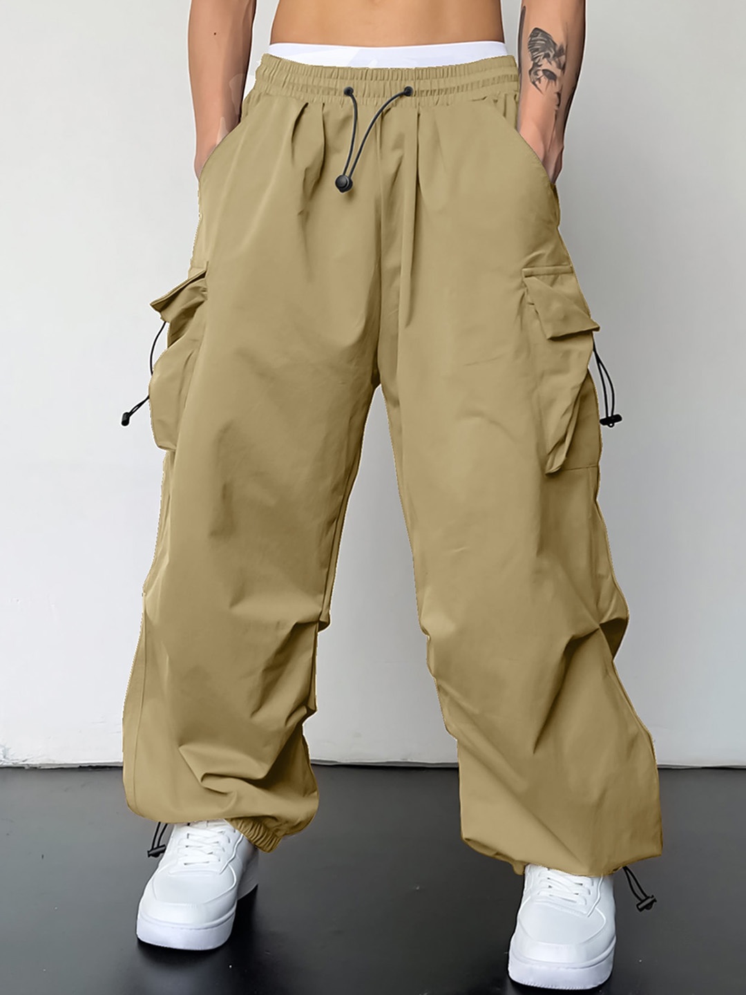 

Maniac Men Baggy Fit Cargos, Beige