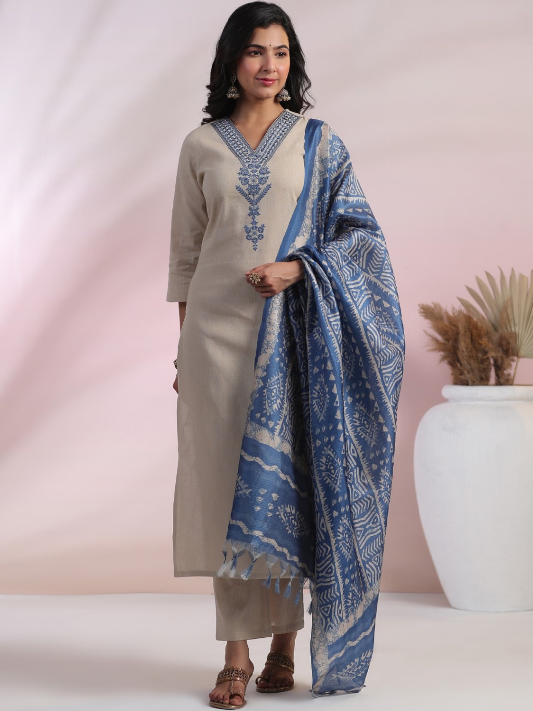 

KALINI Floral Yoke Design Regular Thread Work Kurta with Trousers & Dupatta, Grey