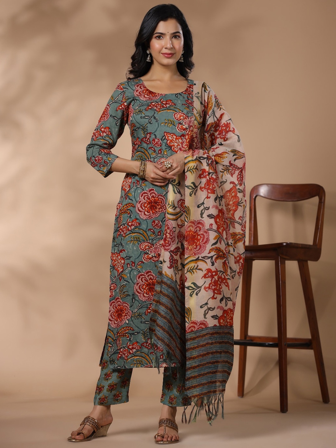 

GoSriKi Floral Printed Kurta & Trousers With Dupatta, Green
