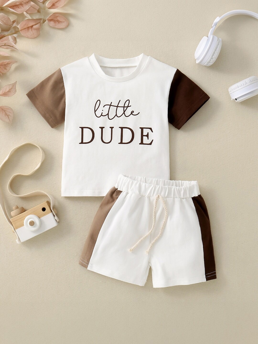 

StyleCast Boys White & Khaki Printed T-shirt with Shorts
