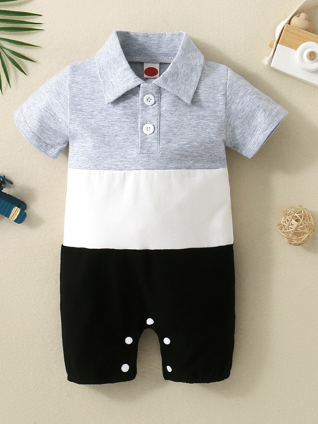 

StyleCast Infants Boys Grey Colourblocked Shirt Collar Rompers