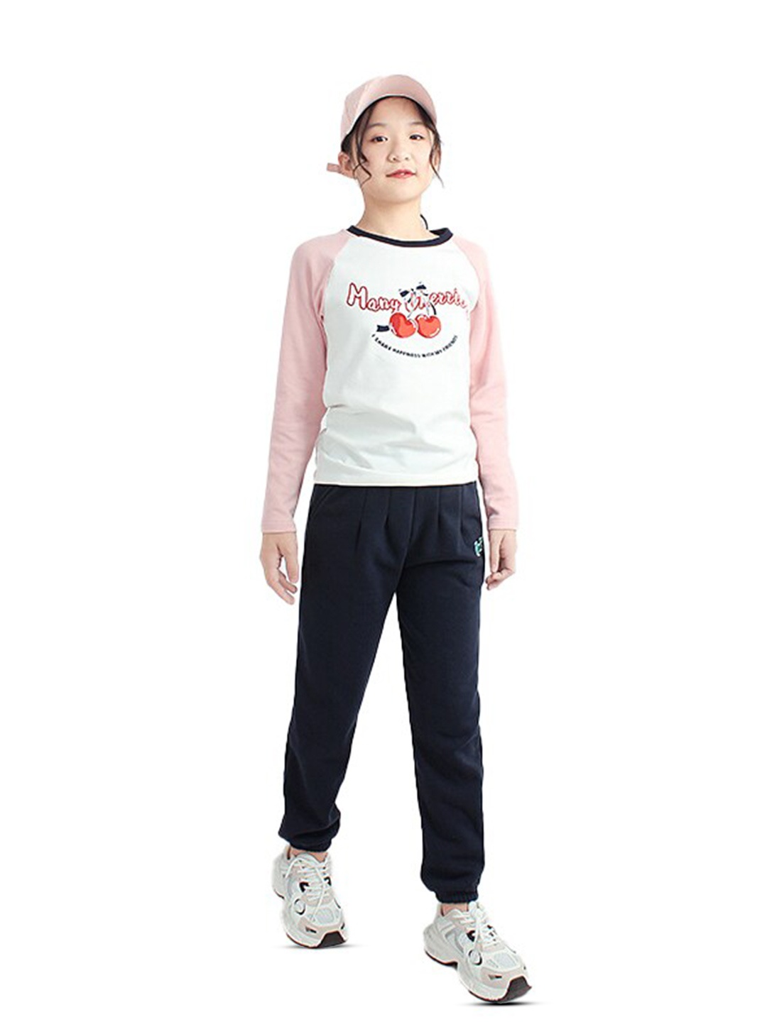 

StyleCast x Revolte Girls Pink & White Graphic Print Round Neck Cotton Top