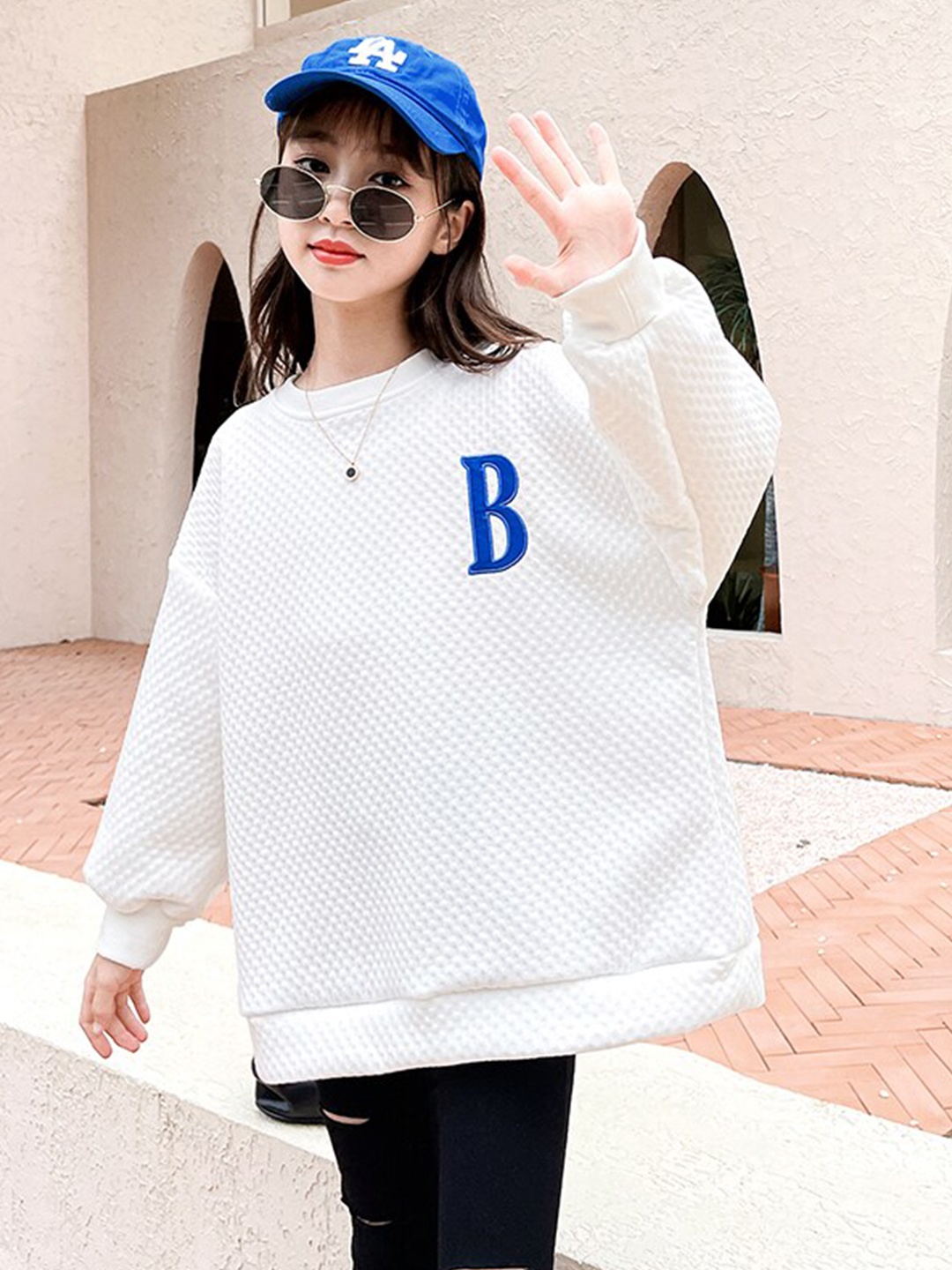 

StyleCast x Revolte Self Design Round Neck Sweatshirts, White