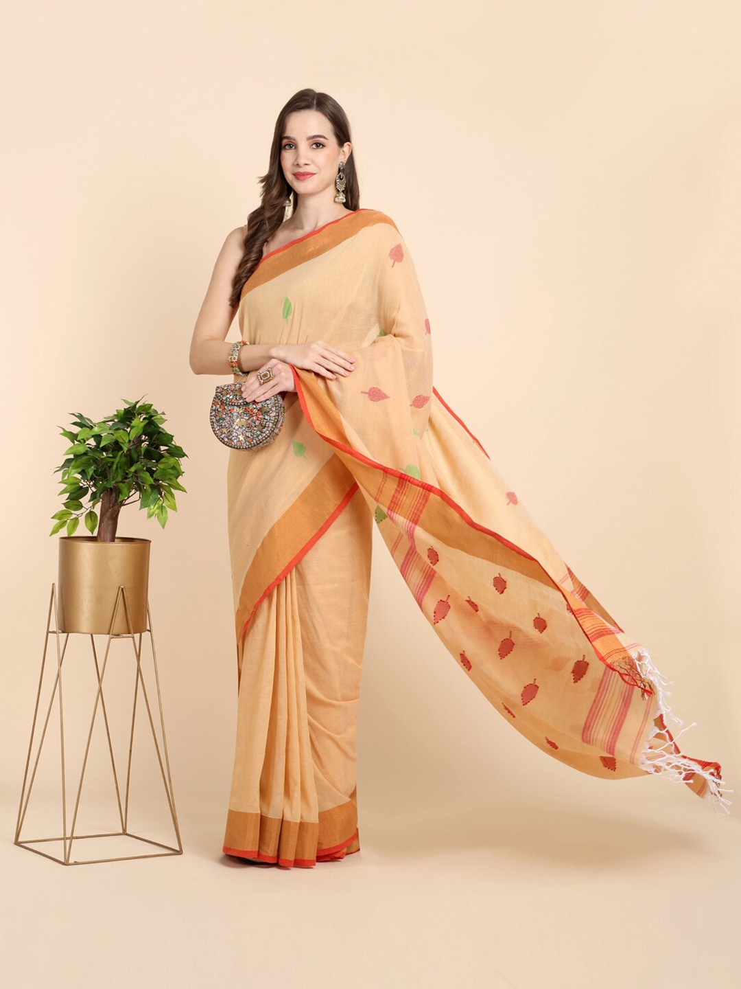 

Bong ButiQ Ethnic Motifs Woven Design Pure Cotton Khadi Saree, Cream
