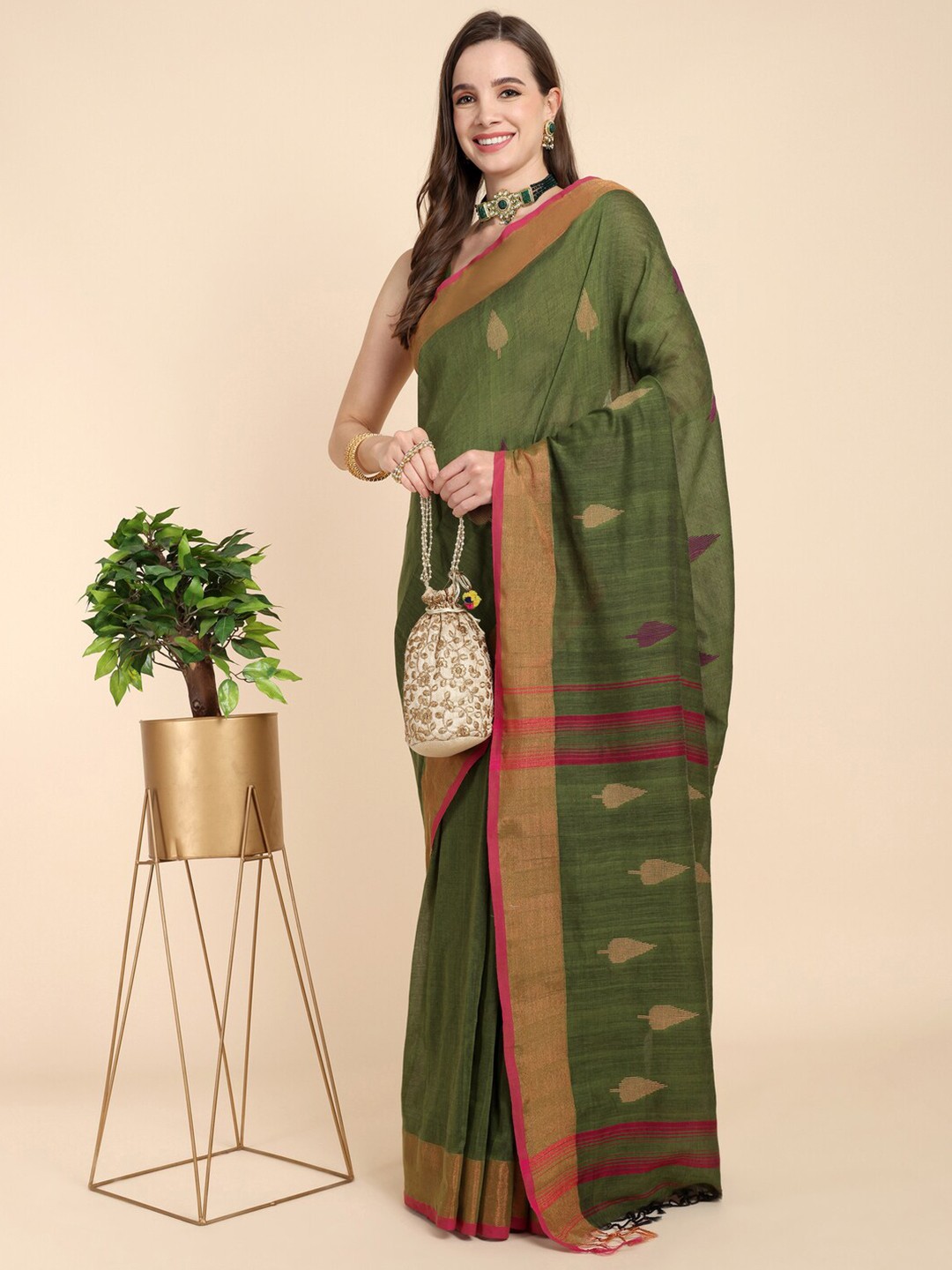 

Bong ButiQ Ethnic Motifs Woven Design Zari Pure Cotton Khadi Saree, Green