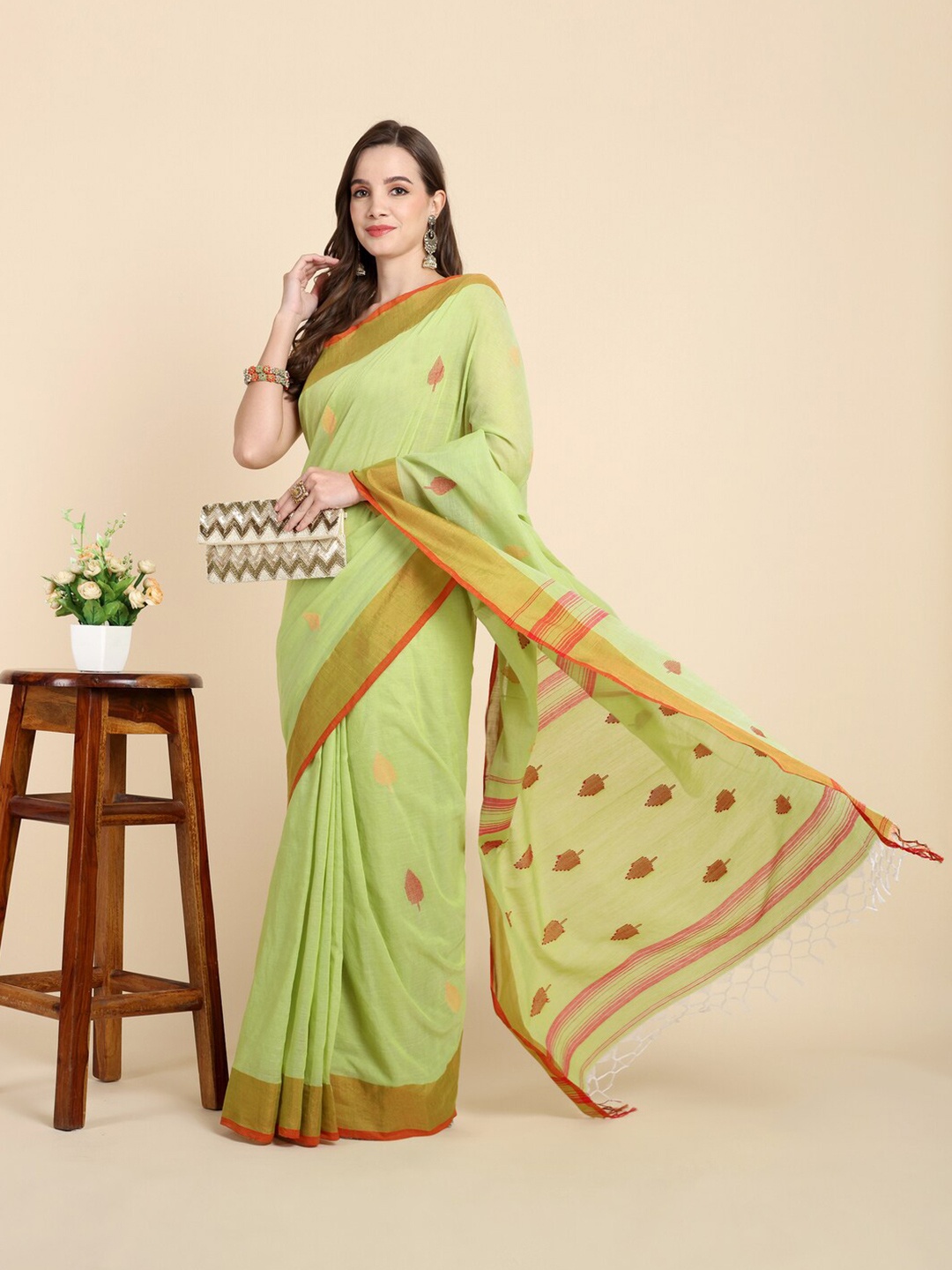 

Bong ButiQ Ethnic Motifs Woven Design Pure Cotton Khadi Saree, Olive