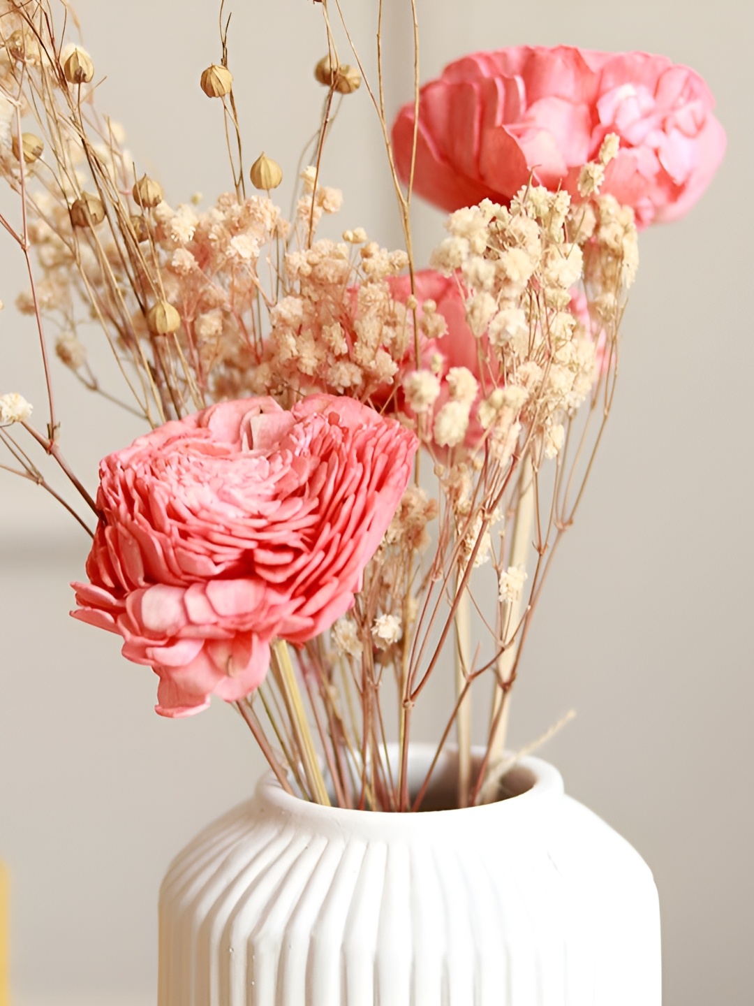 

ArteCasa Snow White Vase with Harmony Bunch