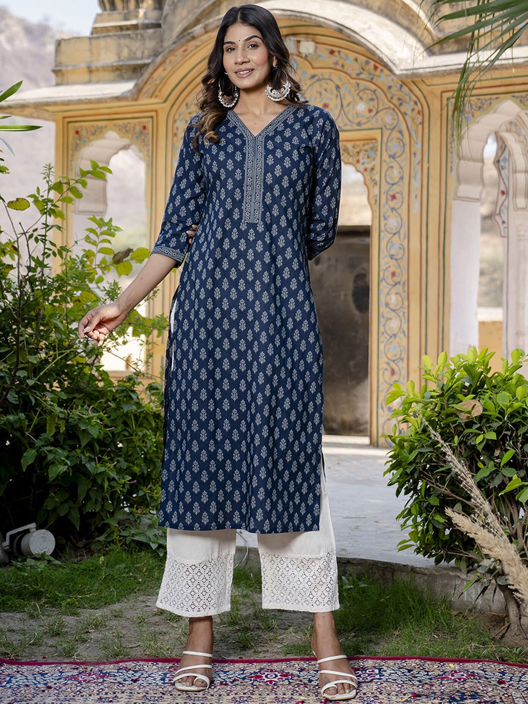 

Nayo Floral Printed Straight Kurta, Blue