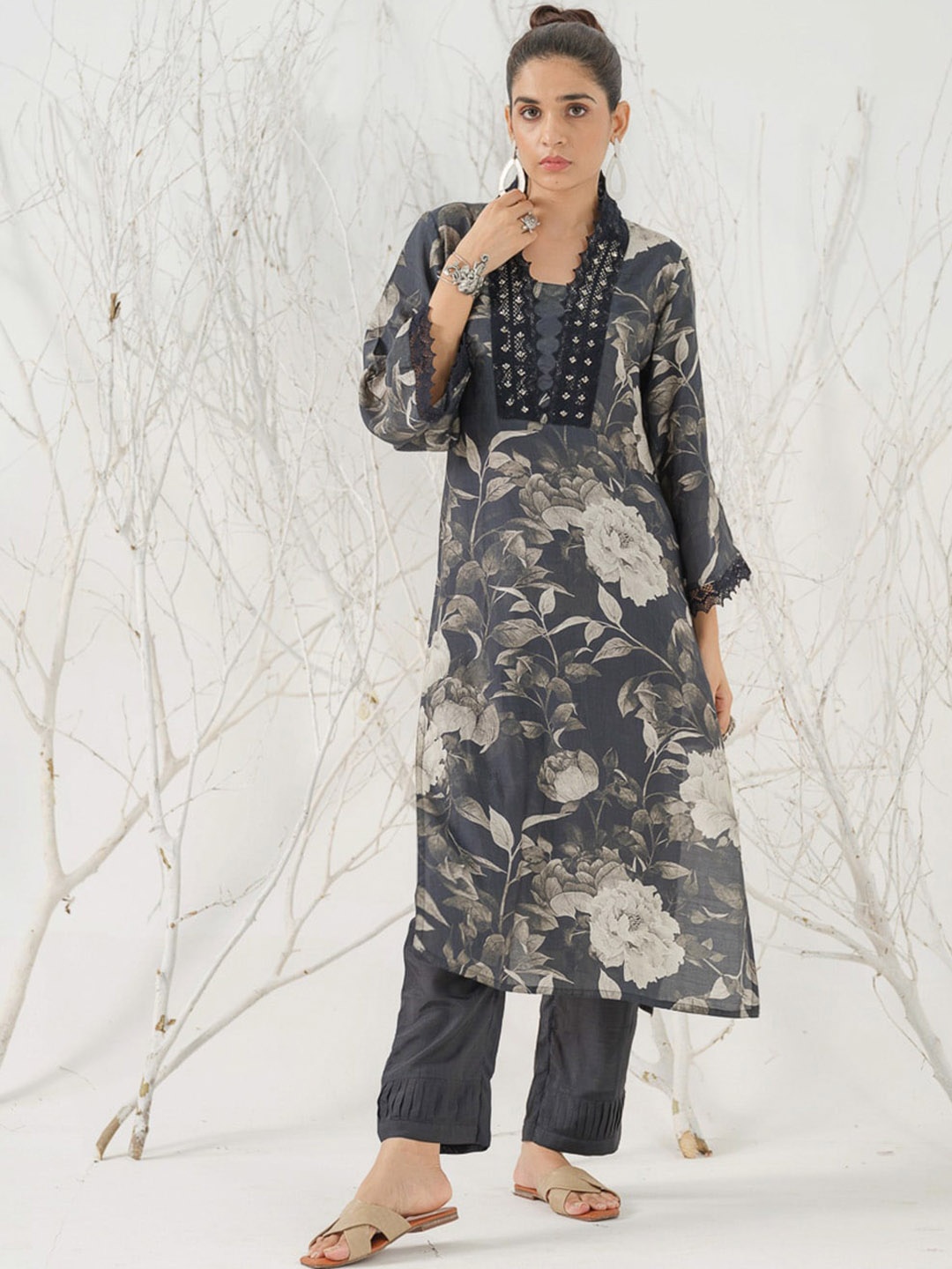 

Ishin Floral Printed V-Neck Linen Straight Kurta with Trousers & Dupatta, Black