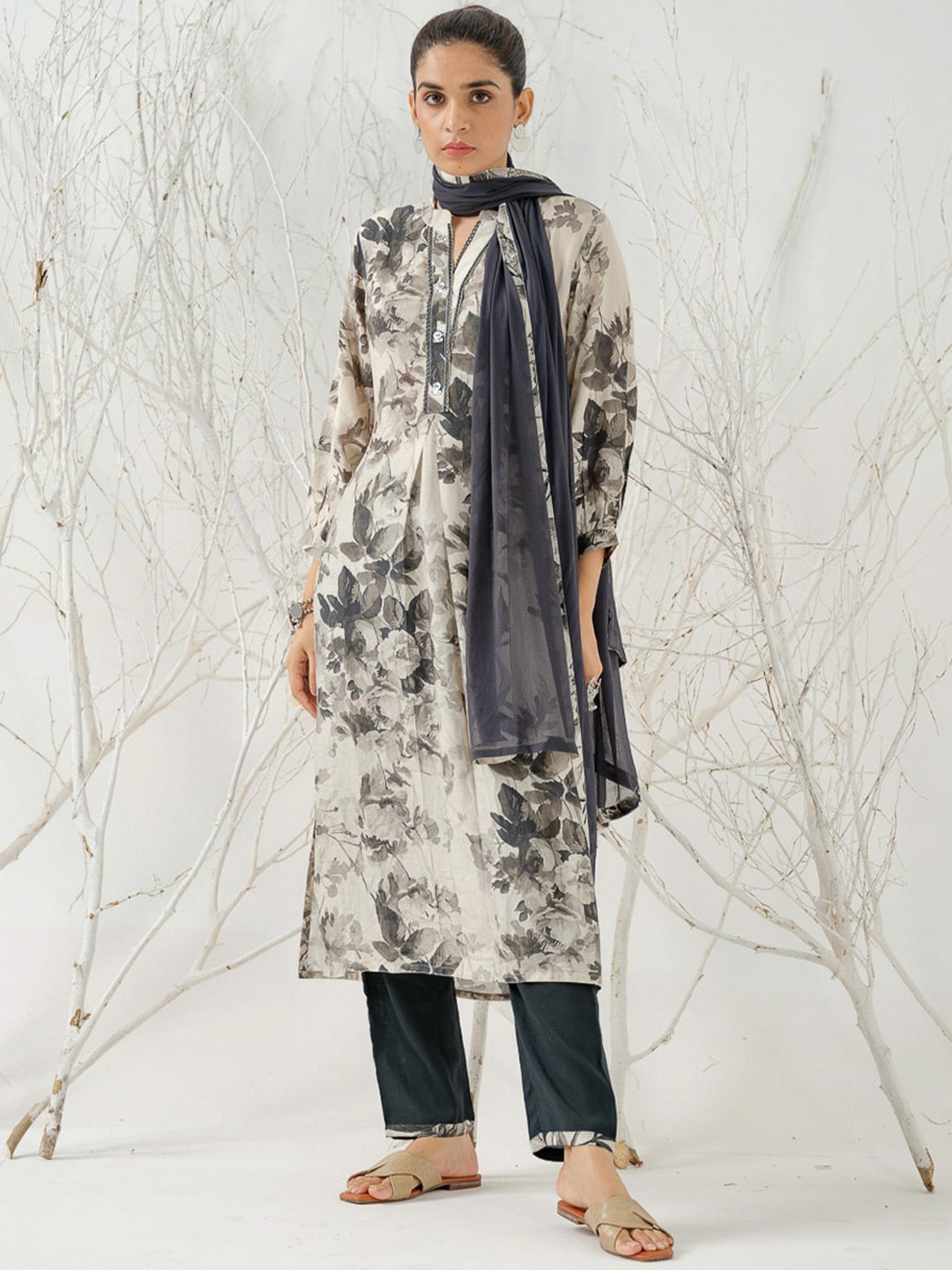 

Ishin Floral Printed Linen Straight Kurta with Trousers & Dupatta, Black