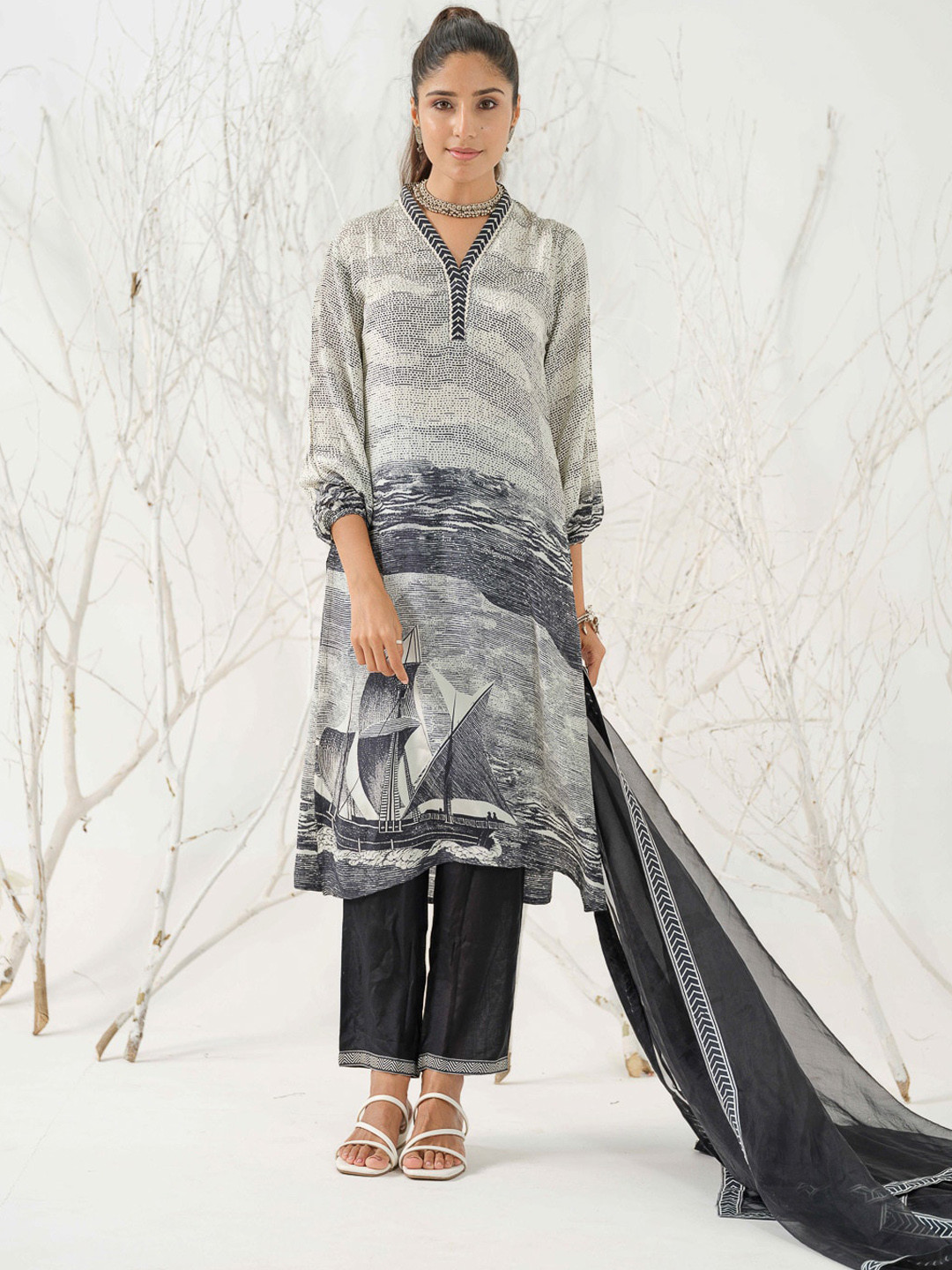 

Ishin Tribal Printed V-Neck Puffed Sleeves Straight Kurta with Trousers & Dupatta, Black