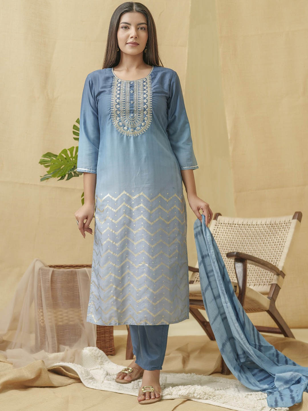

Ishin Embroidered Round Neck Three-Quarter Sleeves Thread Work Linen Kurta Set, Blue