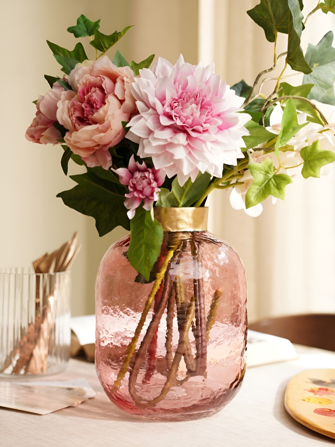 

Pure Home and Living Pink Hammered Glass Flower Vase
