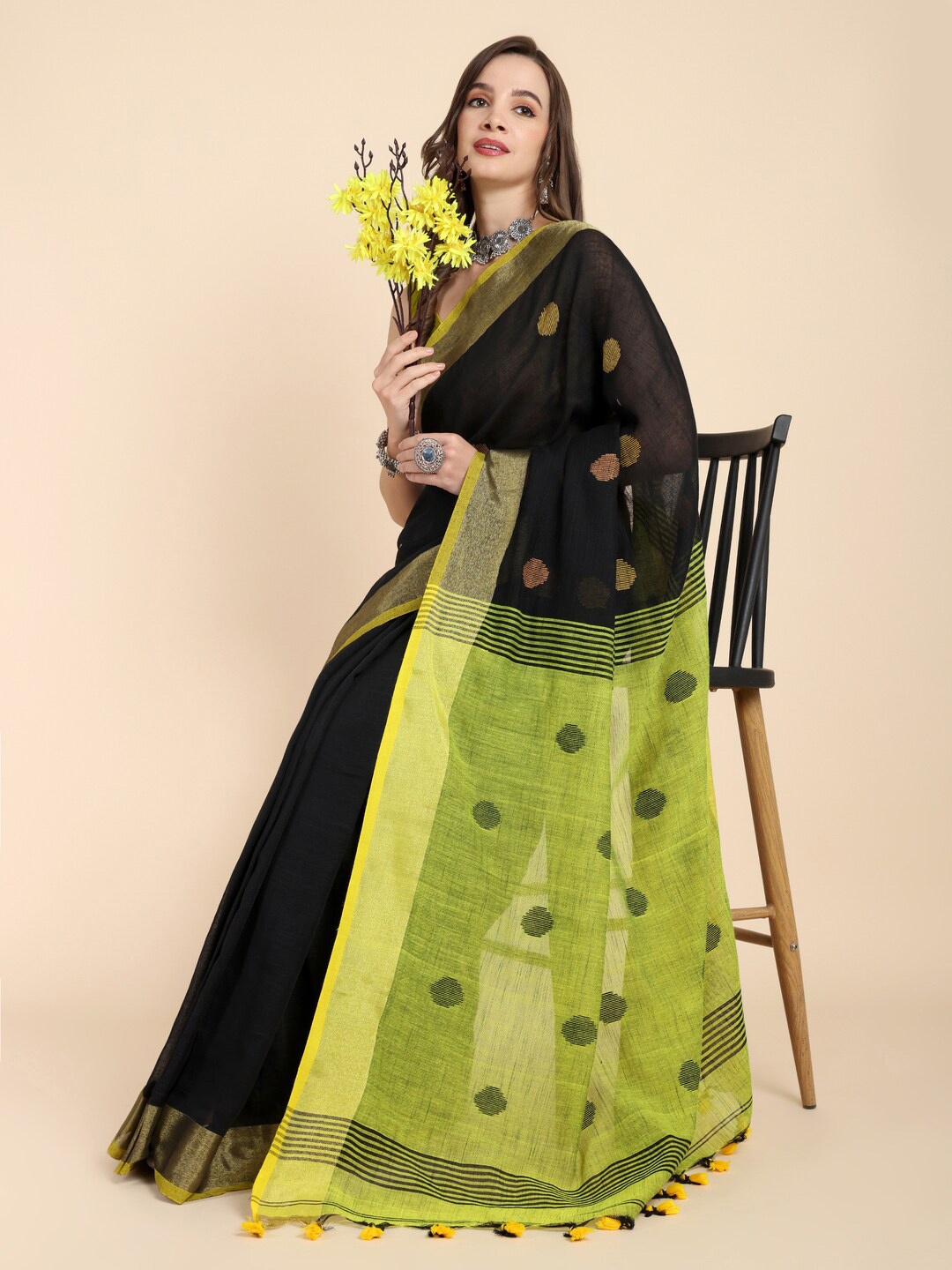 

Bong ButiQ Ethnic Motifs Woven Design Zari Pure Cotton Khadi Saree, Black