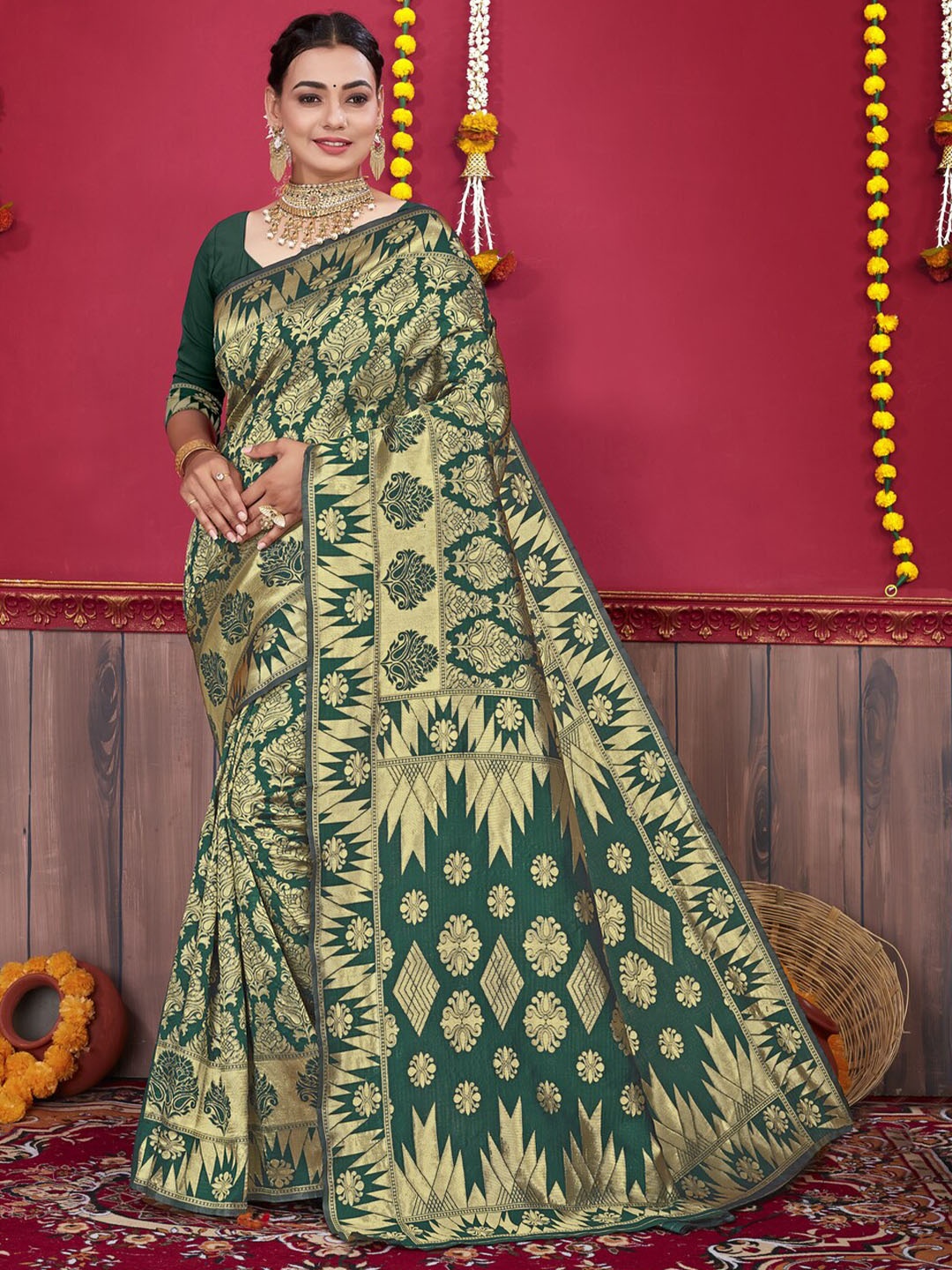 

trihut Ethnic Motifs Woven Design Zari Banarasi Saree, Green