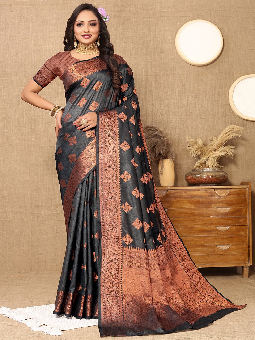 

MARGI DESIGNERS Ethnic Motifs Woven Design Zari Chanderi Saree, Black