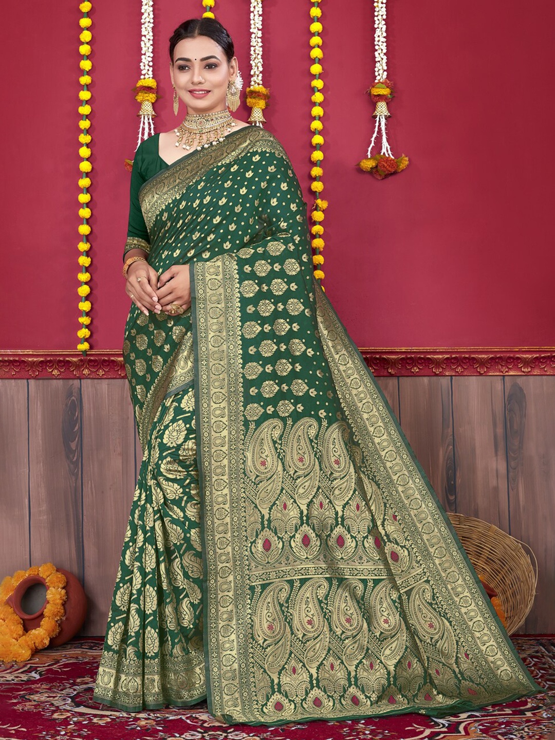 

trihut Ethnic Motifs Zari Banarasi Saree, Green