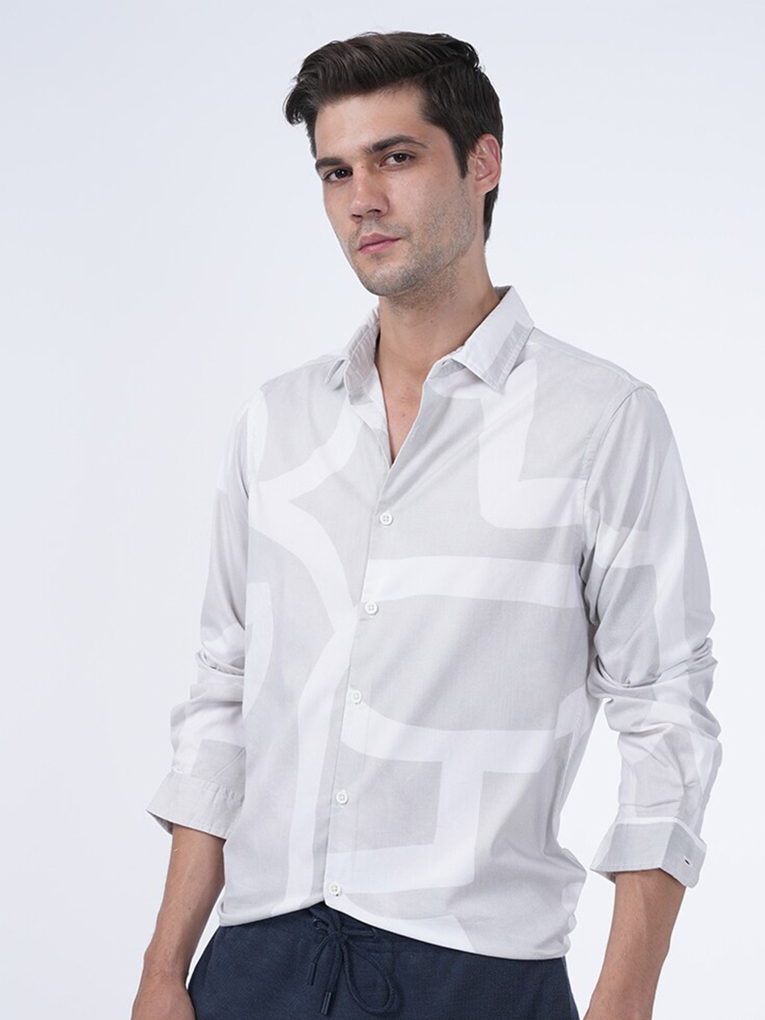 

POE Men Smart Slim Fit Opaque Casual Shirt, Green