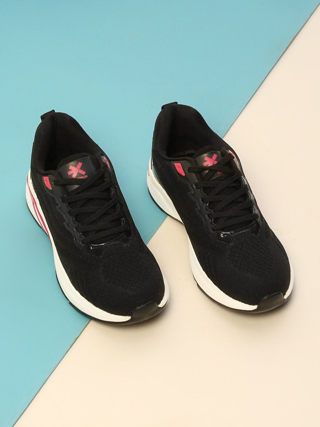 

HRX by Hrithik Roshan Women Black Mesh Running Shoes