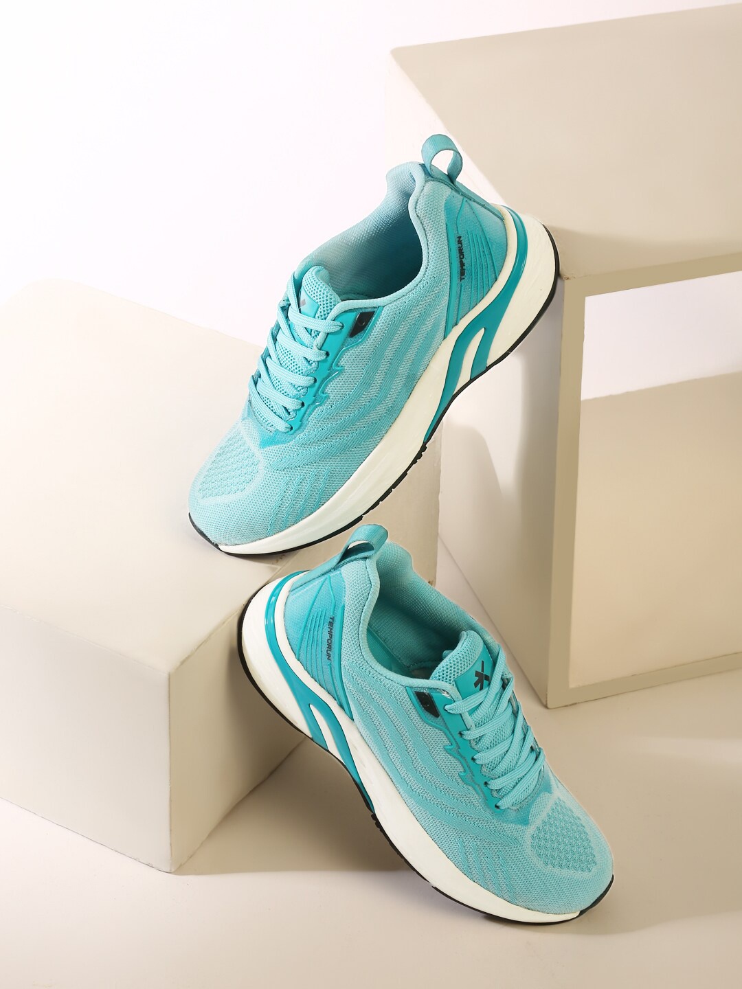 

HRX by Hrithik Roshan Women Sea Green Mesh Running Shoes