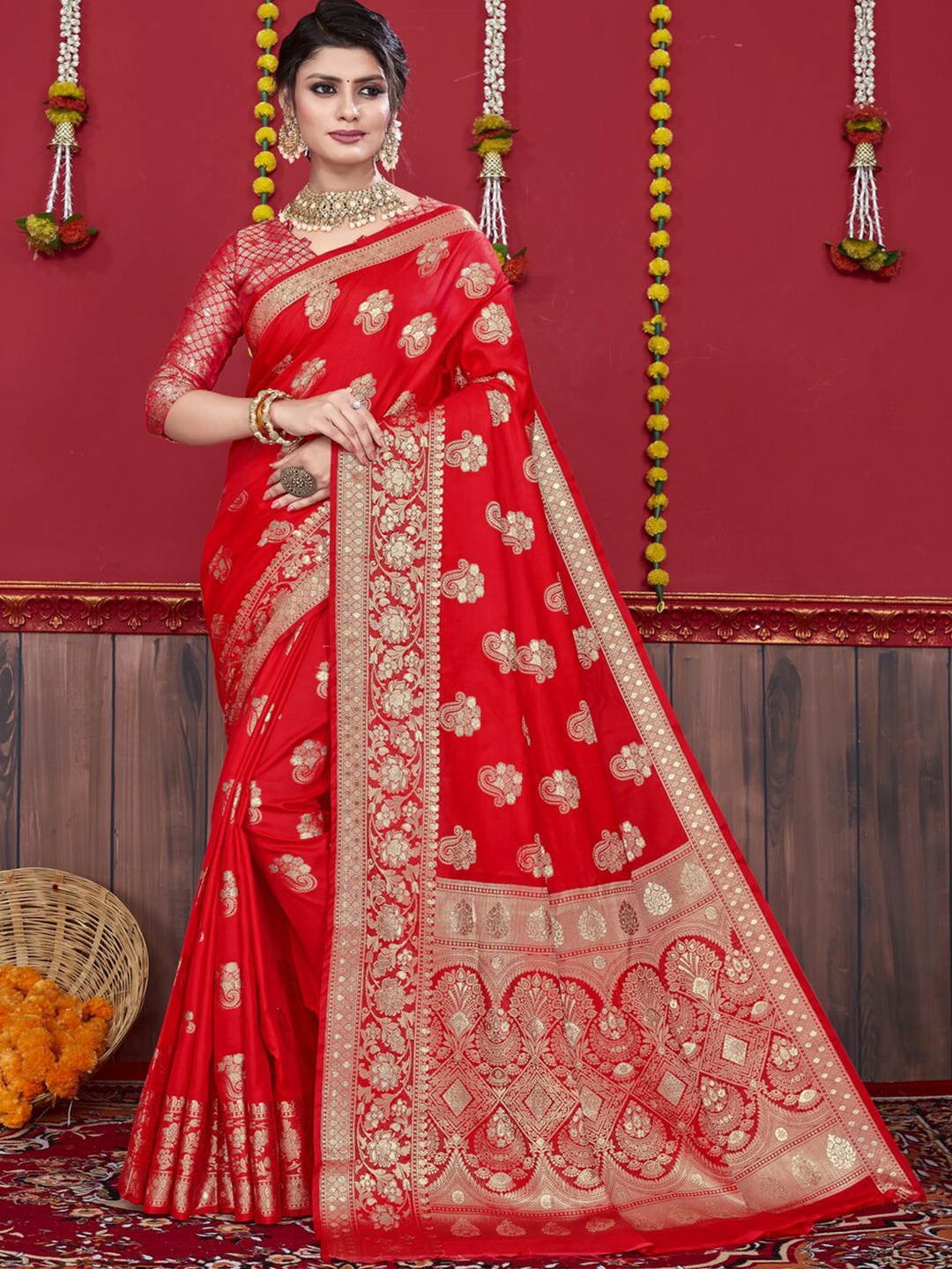 

trihut Ethnic Motifs Woven Design Zari Banarasi Saree, Red