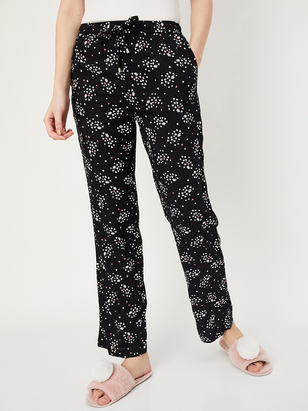 

max Women Printed Lounge Pants, Black