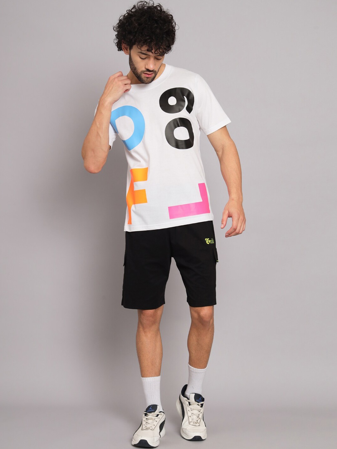 

GRIFFEL Men Printed Pure Cotton Oversized Fit T-Shirt & Shorts, White