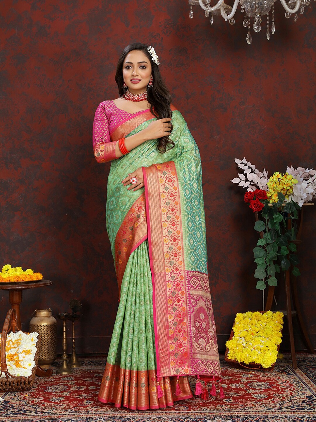 

MARGI DESIGNERS Ethnic Motifs Woven Design Zari Organza Banarasi Saree, Green