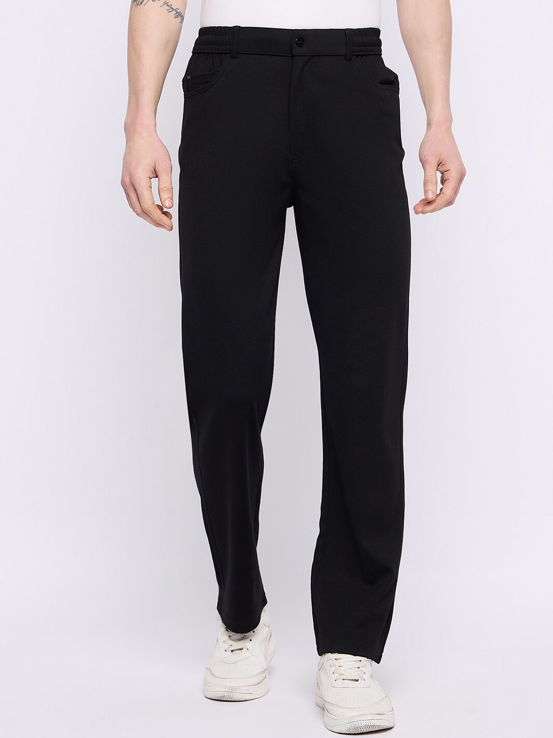 

Okane Men Mid-Rise Trousers, Black