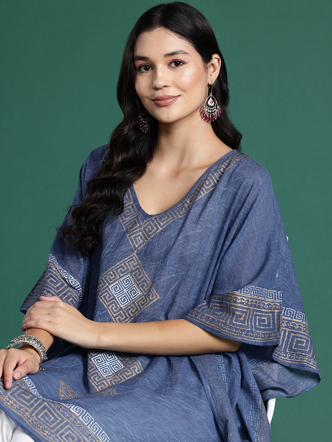 

Sangria Geometric Printed Flared Sleeves Jacquard Kaftan Kurta, Navy blue