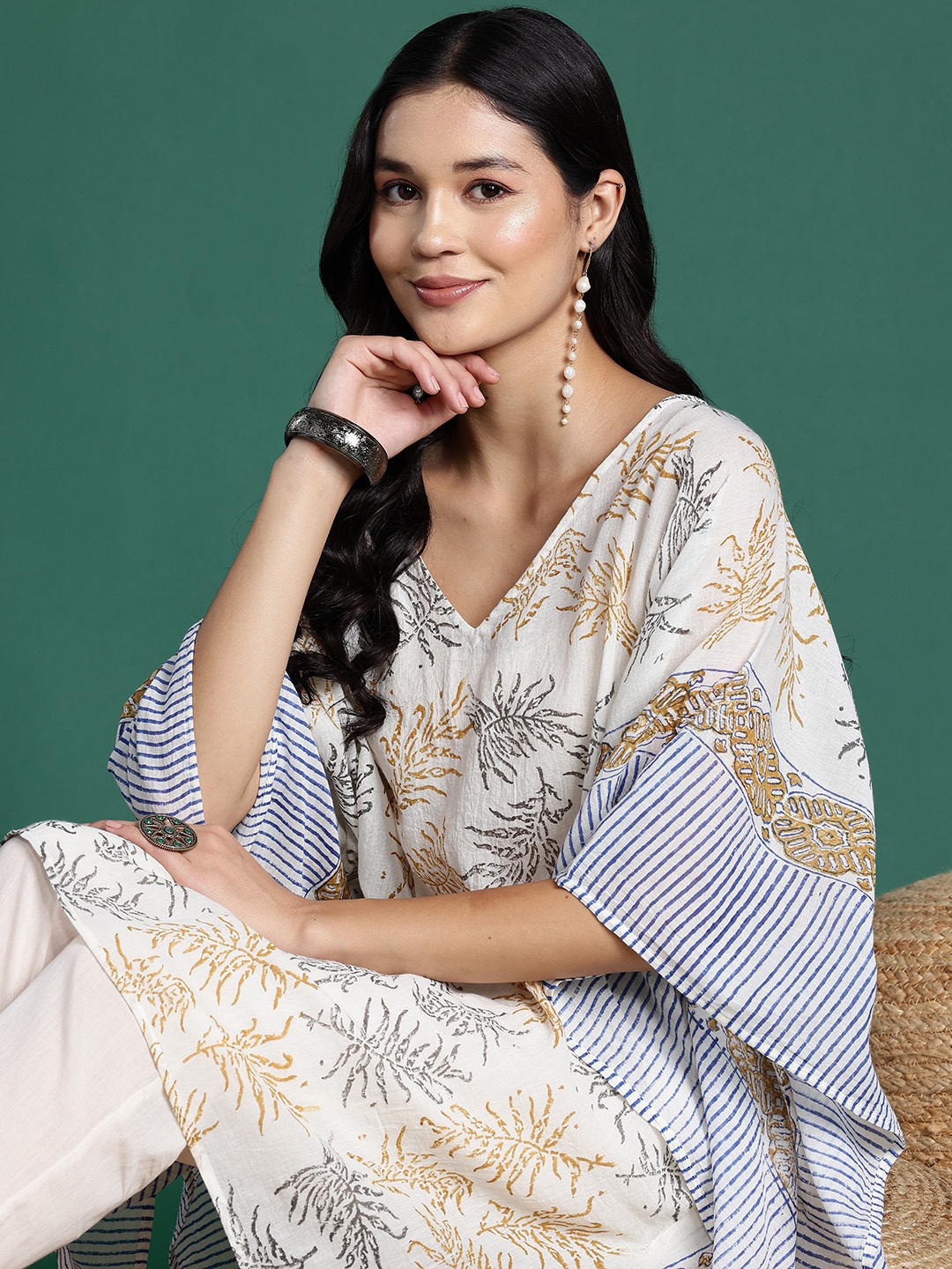 

Sangria Floral Printed Flared Sleeves Jacquard Kaftan Kurta, White