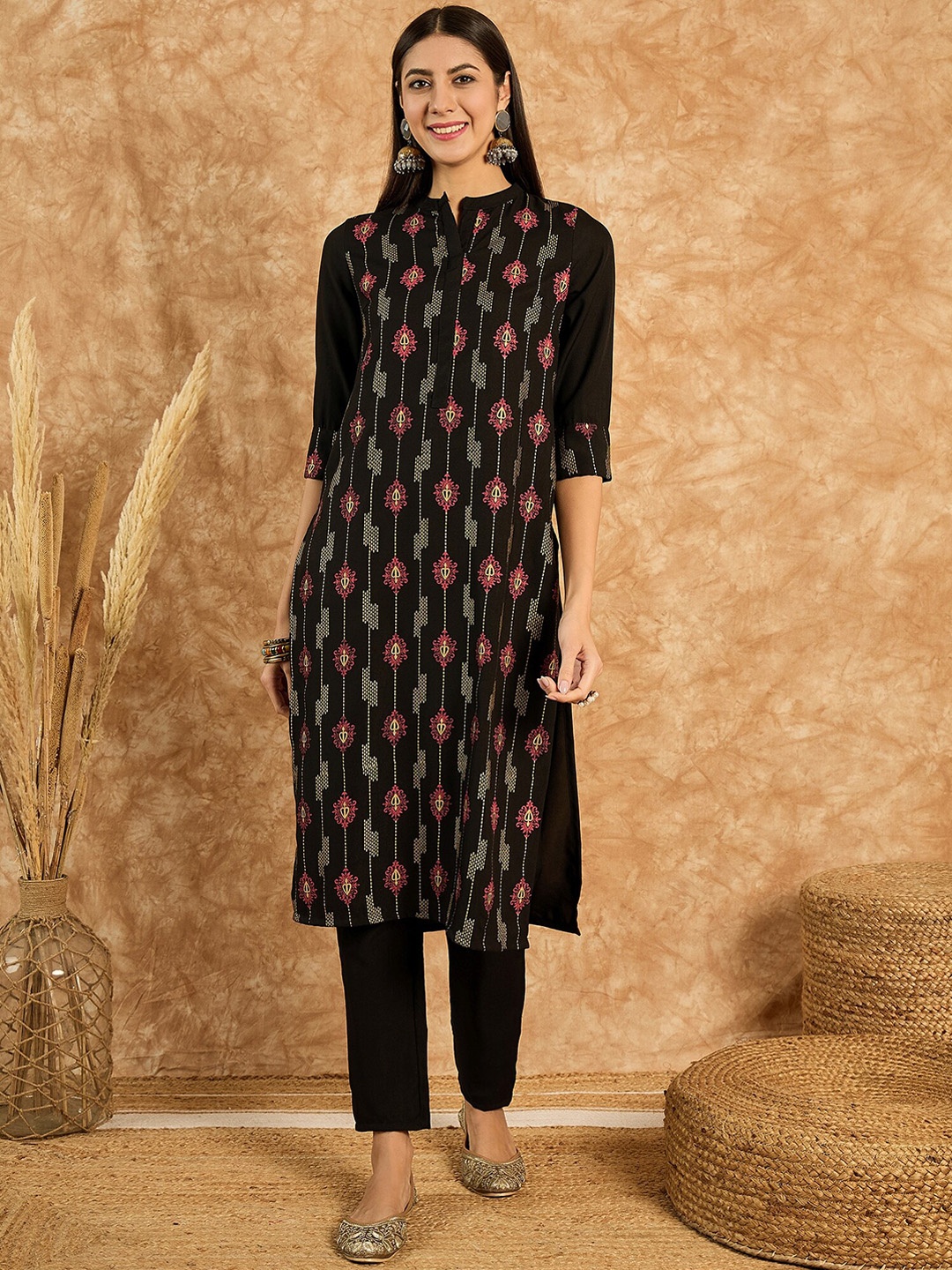 

KALINI Ethnic Motifs Printed Mandarin Collar Straight Kurta With Trousers, Black