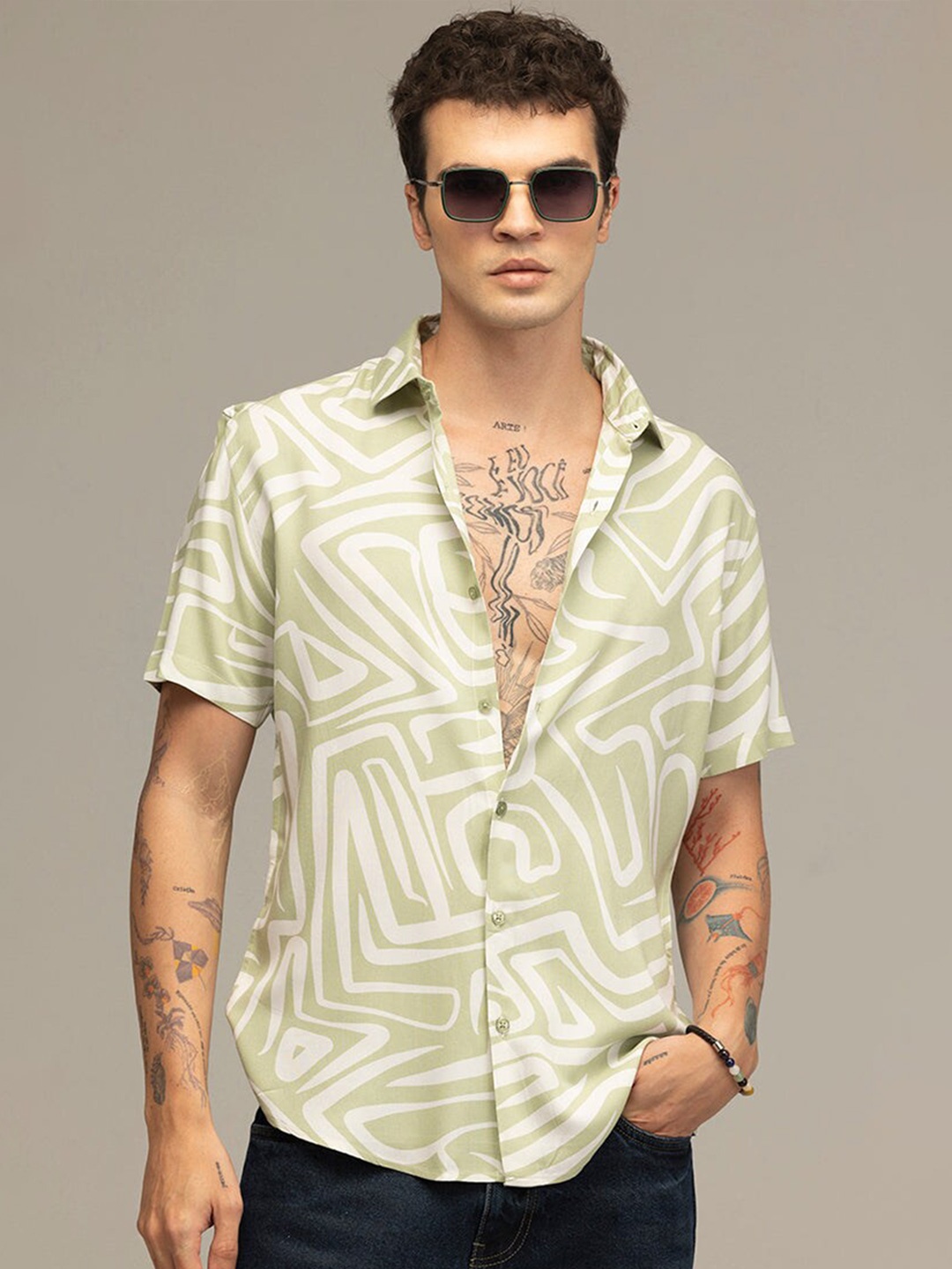 

Snitch Green Classic Slim Fit Opaque Abstract Printed Casual Shirt