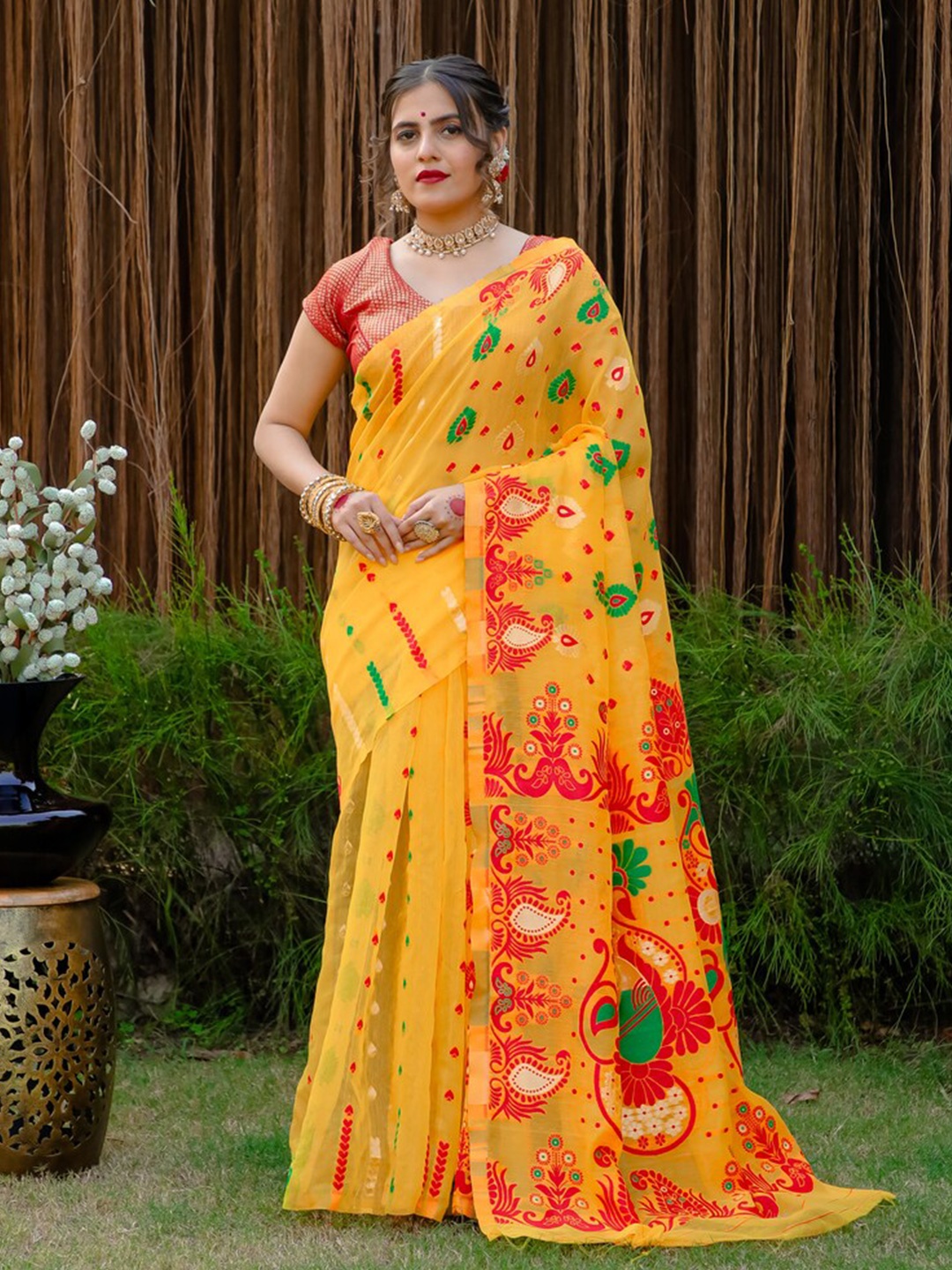 

trihut Floral Woven Design Jamdani Saree, Yellow