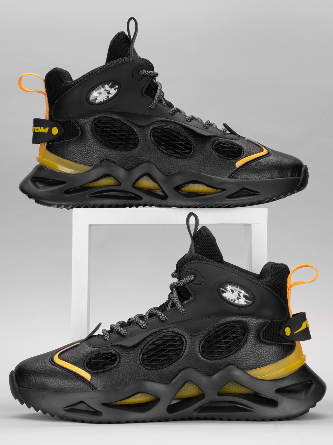

Atom Men Textured Sneakers, Black