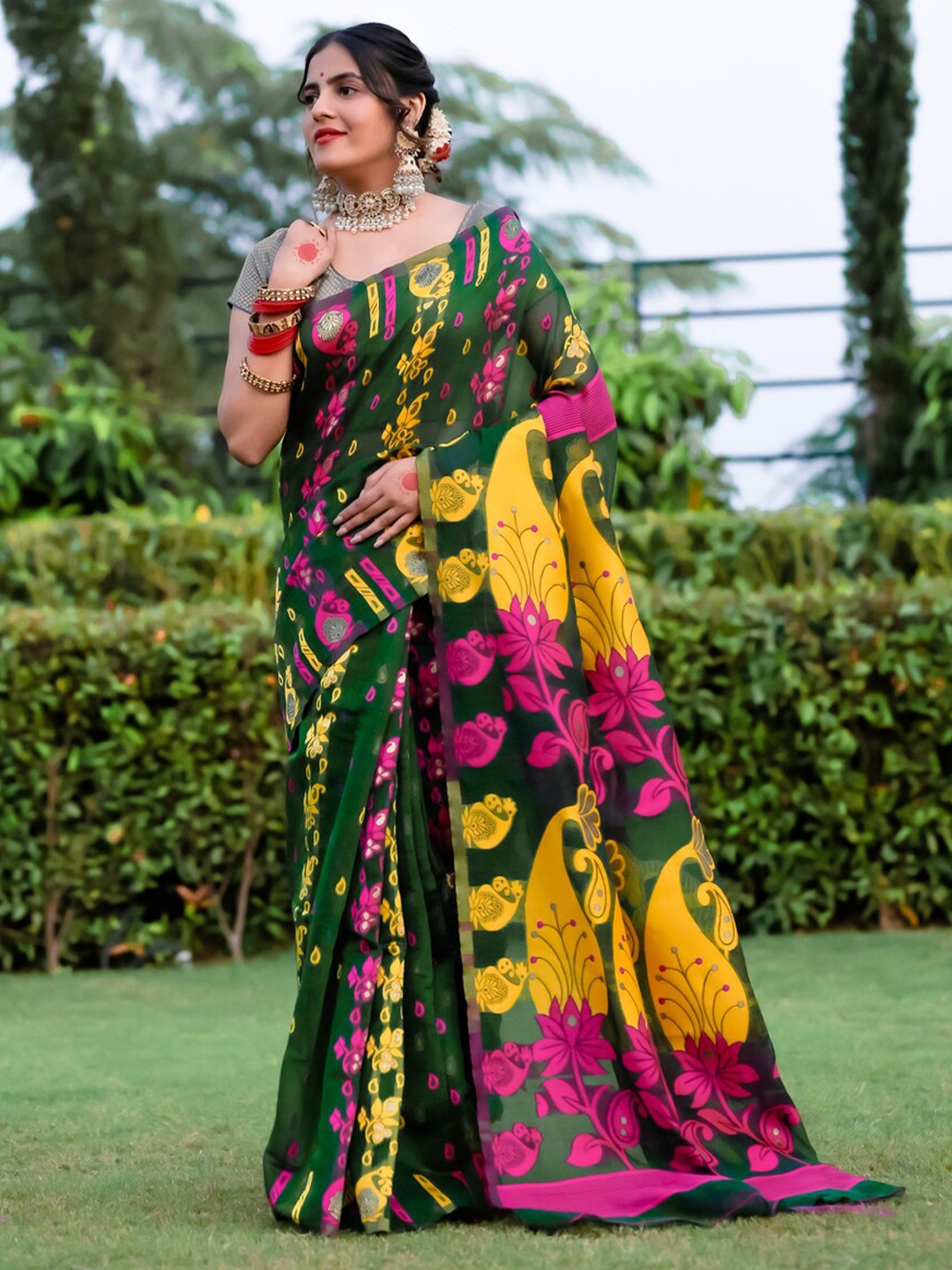 

trihut Floral Woven Design Jamdani Saree, Green