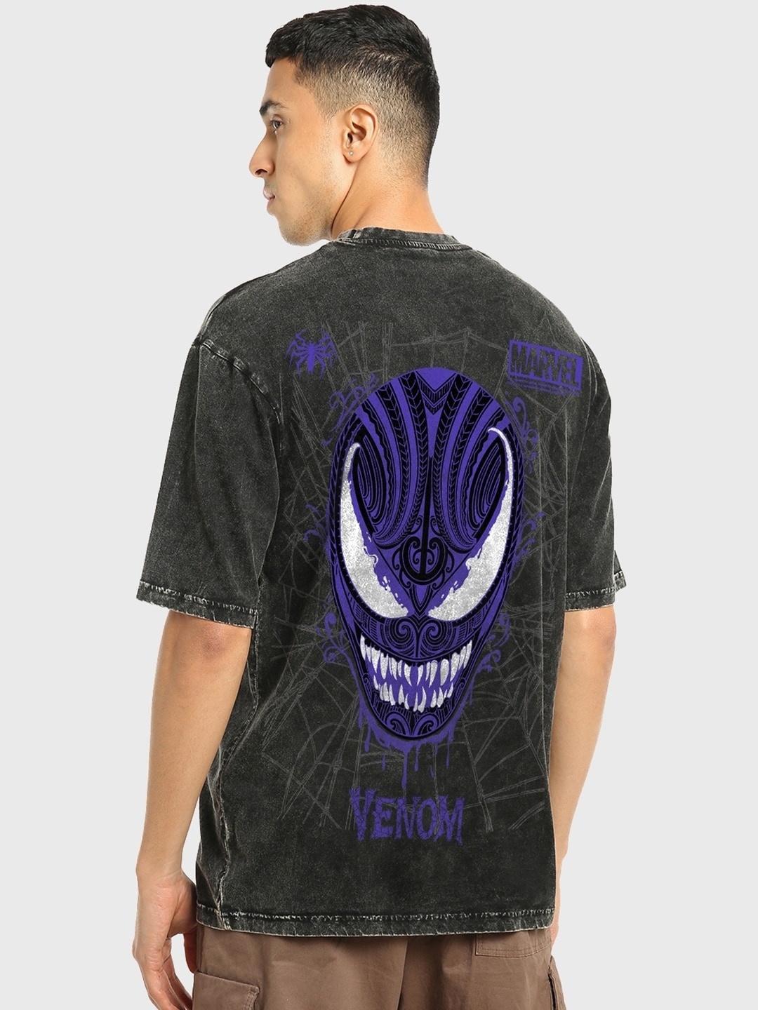 

Bewakoof Venom Printed Drop-Shoulder Sleeves Oversized Cotton T-shirt, Black