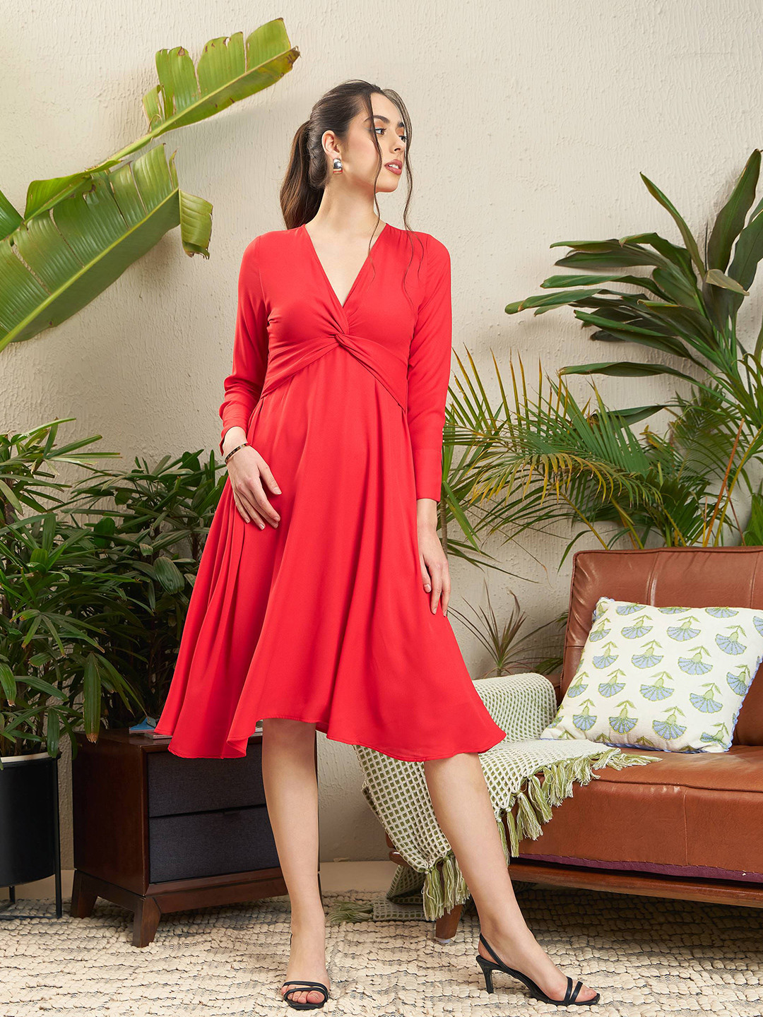 

SASSAFRAS Red Twited Cuffed Sleeves Georgette Fit & Flare Dress