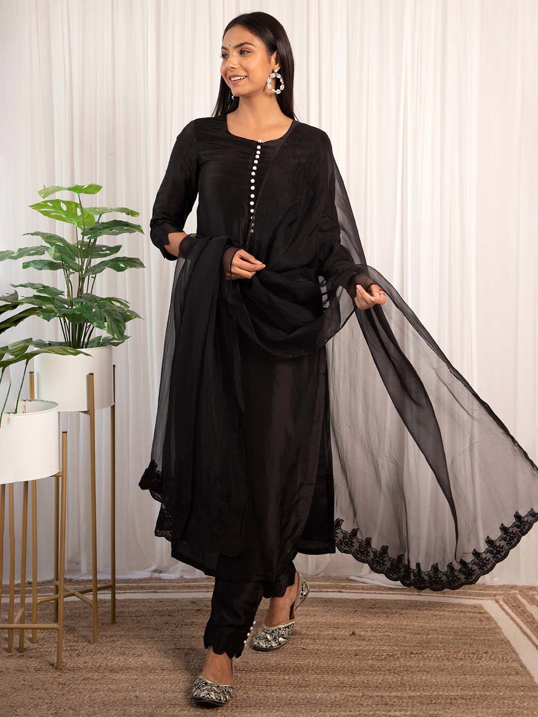 

LABEL KANUPRIYA Women Regular Kurta with Trousers & With Dupatta, Black