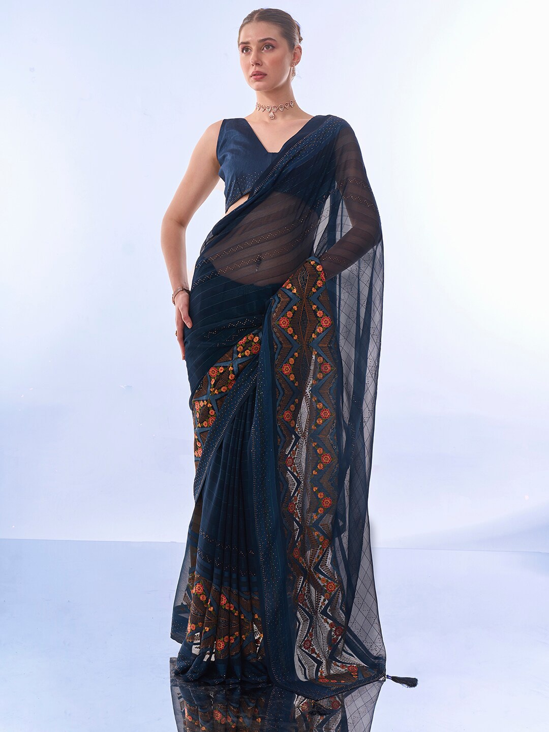 

Mitera Floral Embroidered Pure Chiffon Saree, Teal