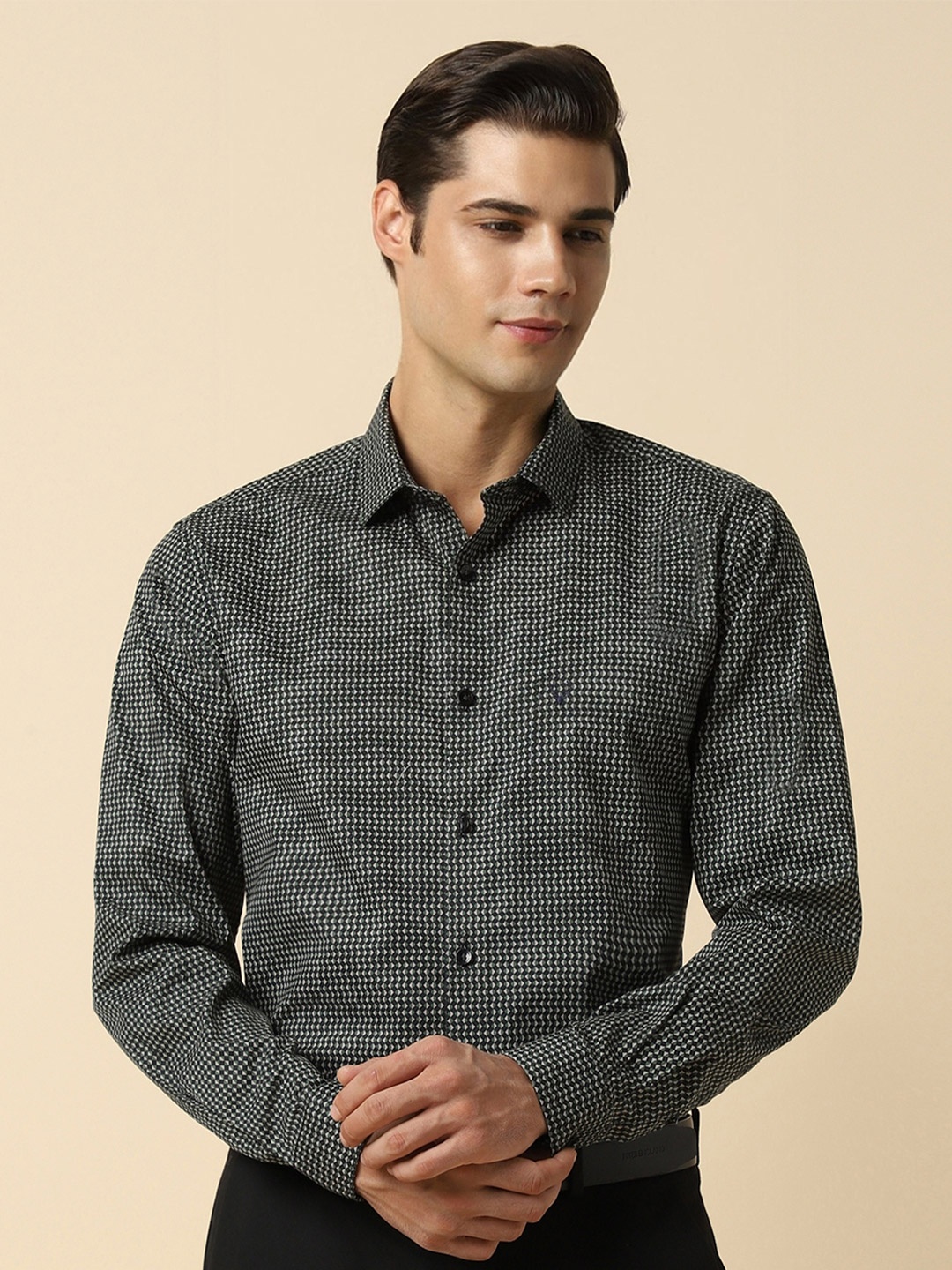 

Allen Solly Geometric Printed Slim Fit Cotton Formal Shirt, Black