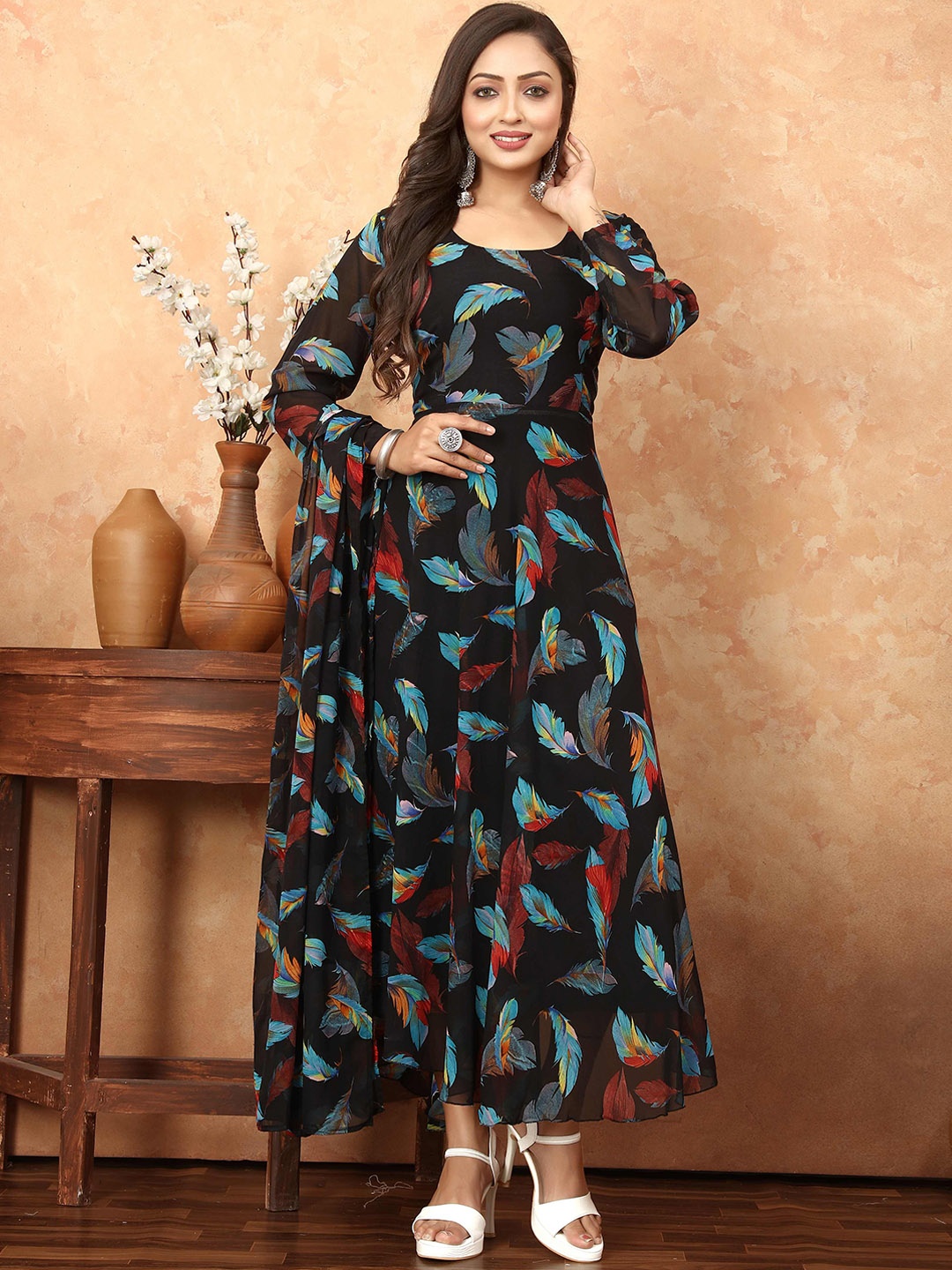 

N N ENTERPRISE Floral Printed Anarkali Kurti With Dupatta, Black