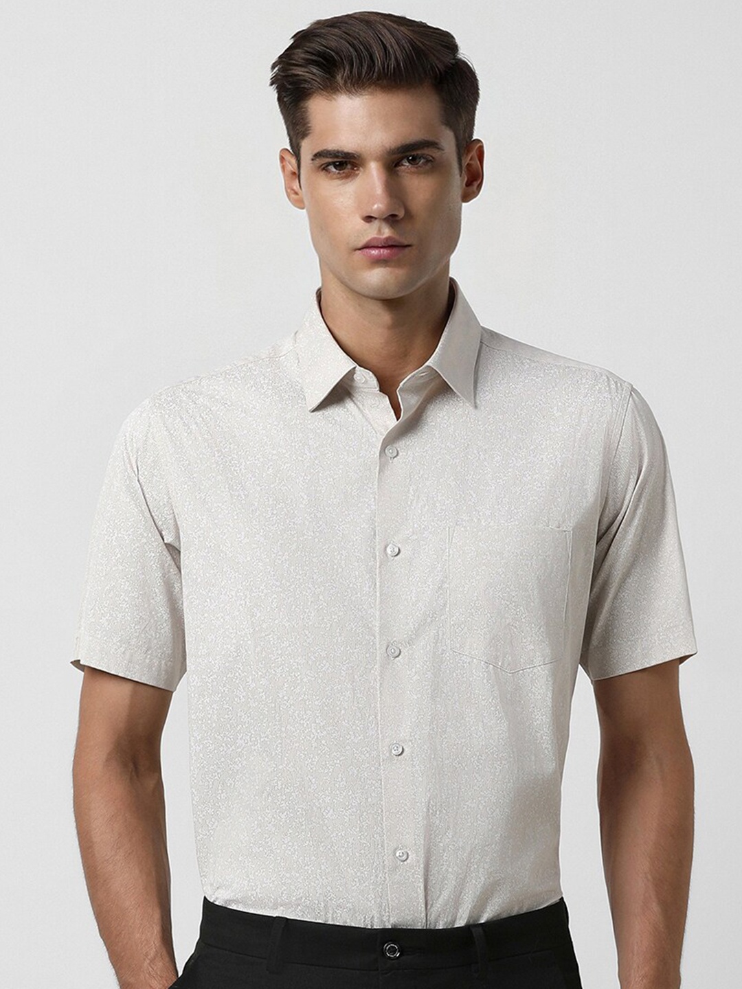 

Van Heusen Spread Collar Opaque Self Design Formal Shirt, Grey