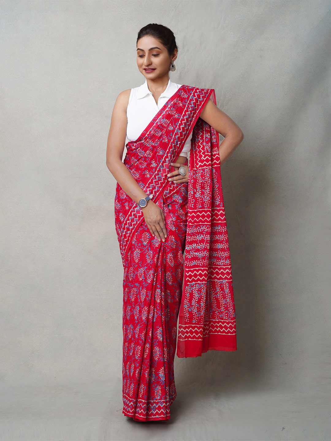 

Unnati Silks Ethnic Motifs Pure Cotton Handloom Block Print Saree, Red