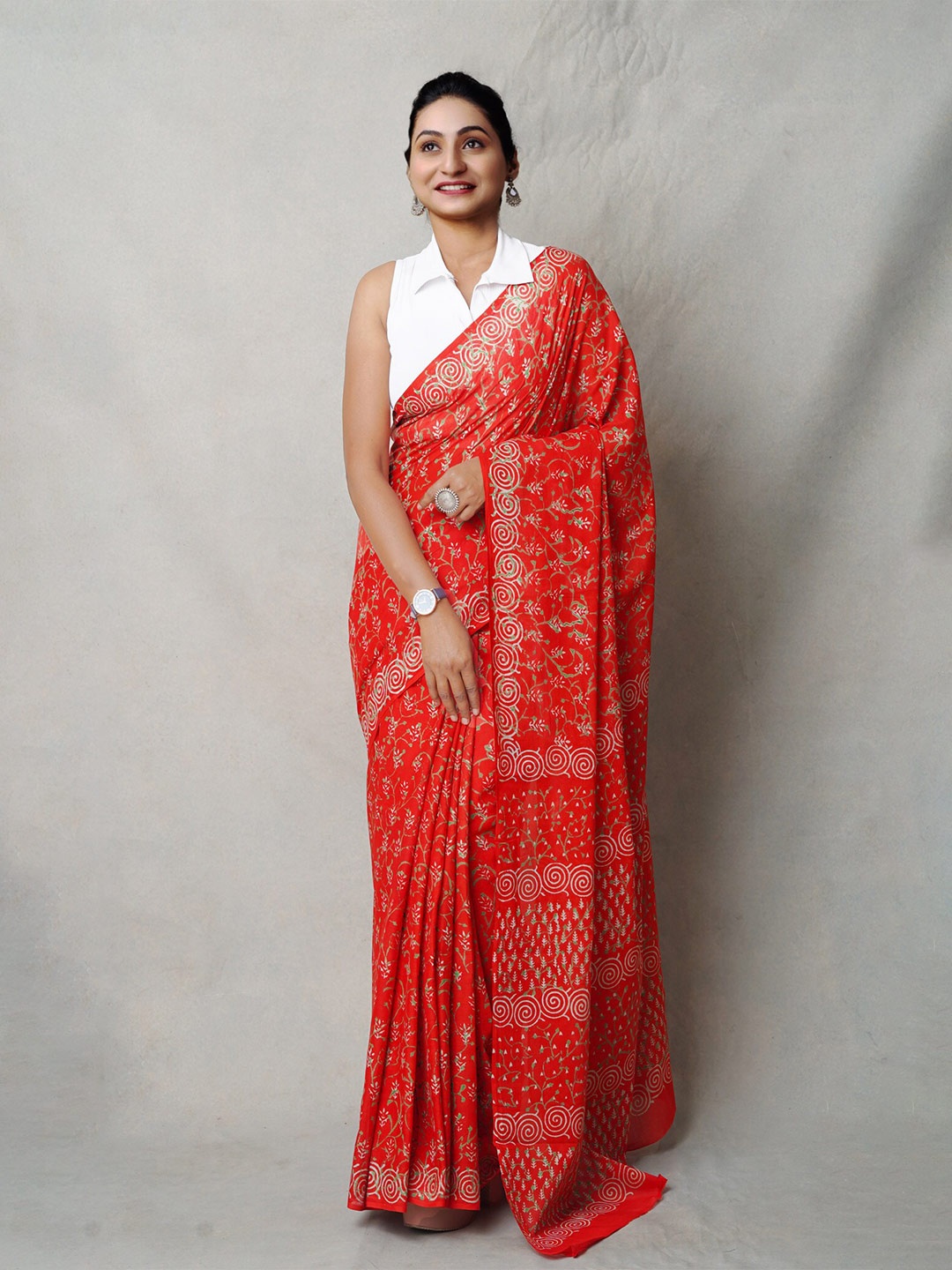 

Unnati Silks Ethnic Motifs Pure Cotton Handloom Block Print Saree, Red