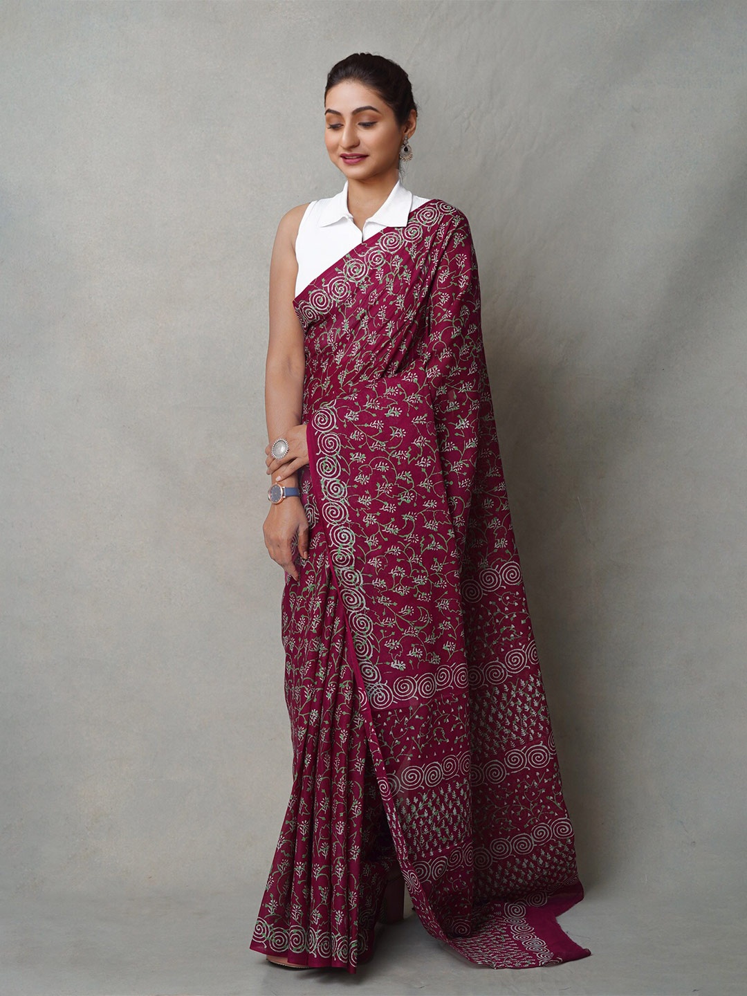 

Unnati Silks Ethnic Motifs Pure Cotton Block Print Saree, Maroon