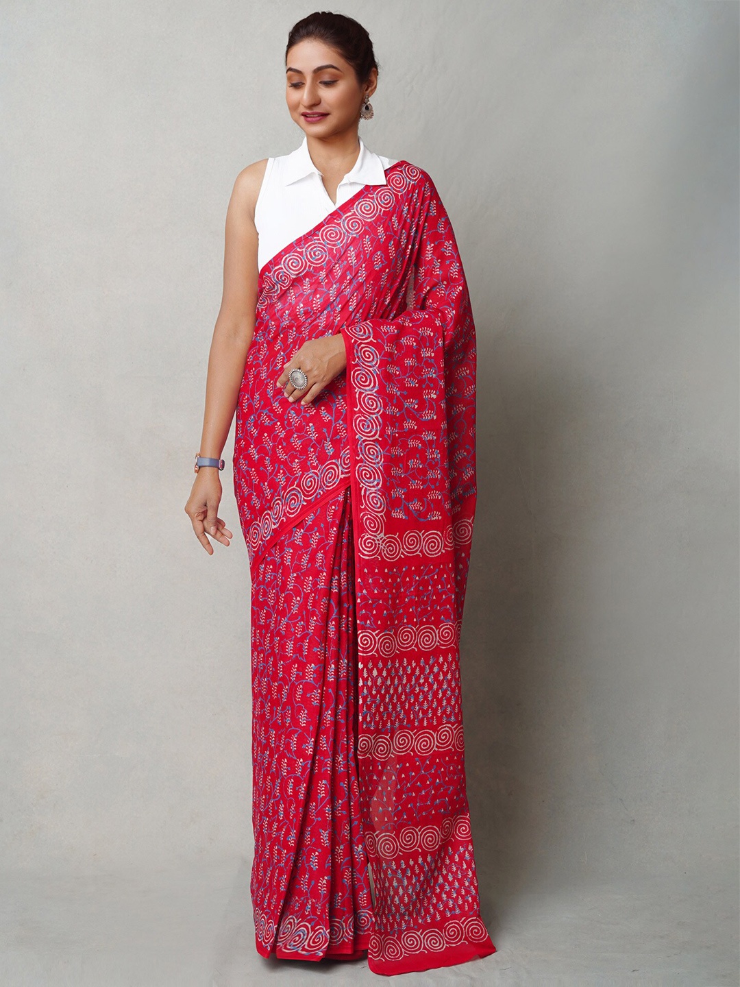 

Unnati Silks Ethnic Motifs Pure Cotton Handloom Block Print Saree, Red