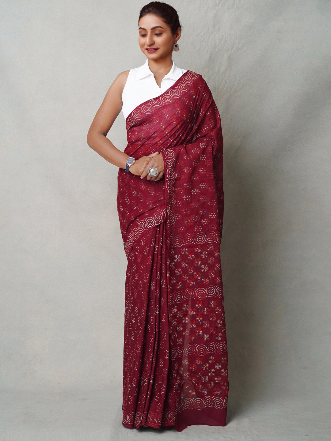 

Unnati Silks Ethnic Motifs Pure Cotton Handloom Block Print Saree, Maroon